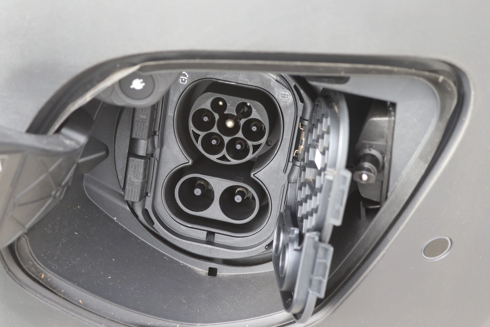 Mercedes-Benz-eVito-image-12