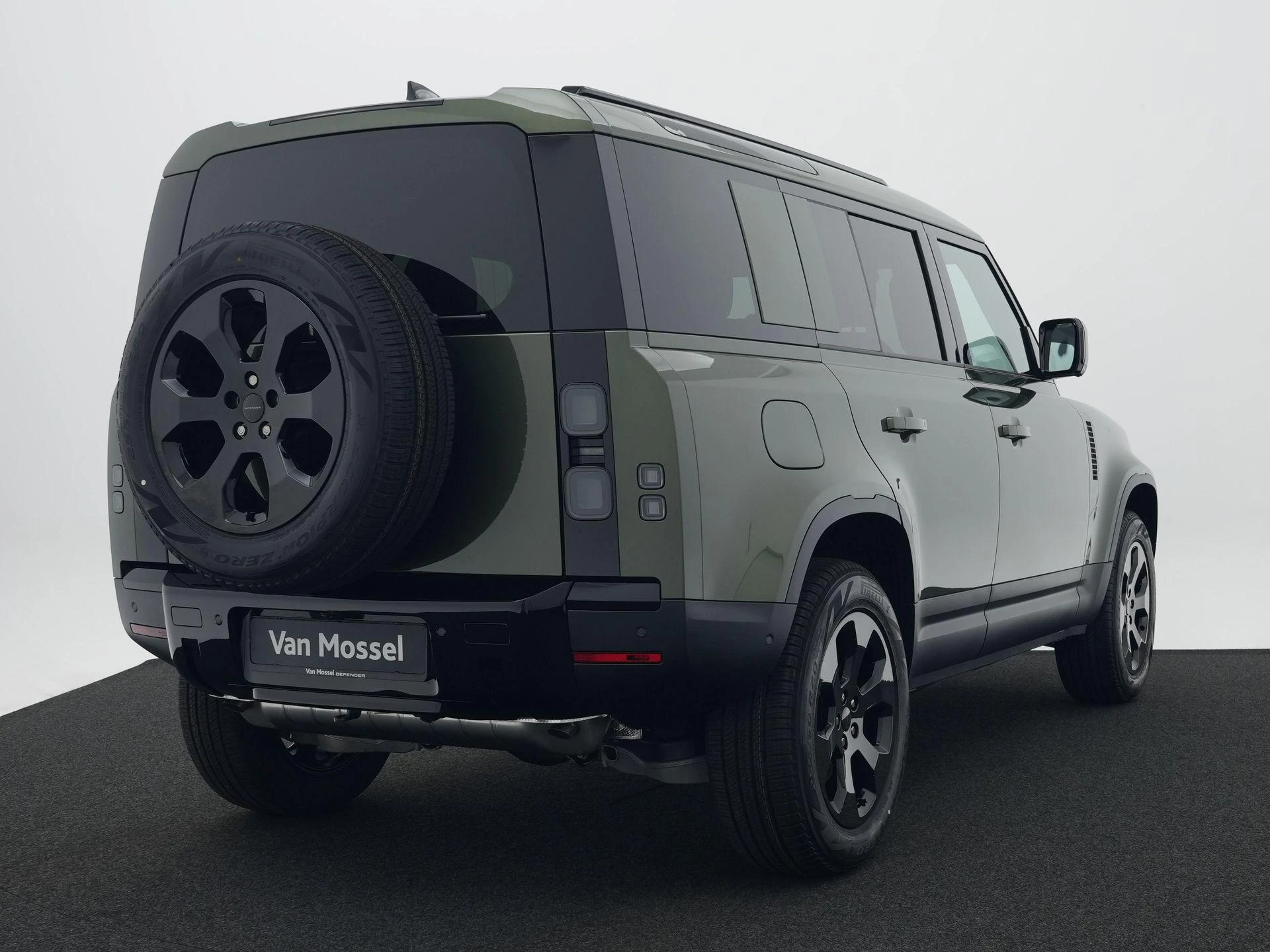 Land Rover-Defender-image-11