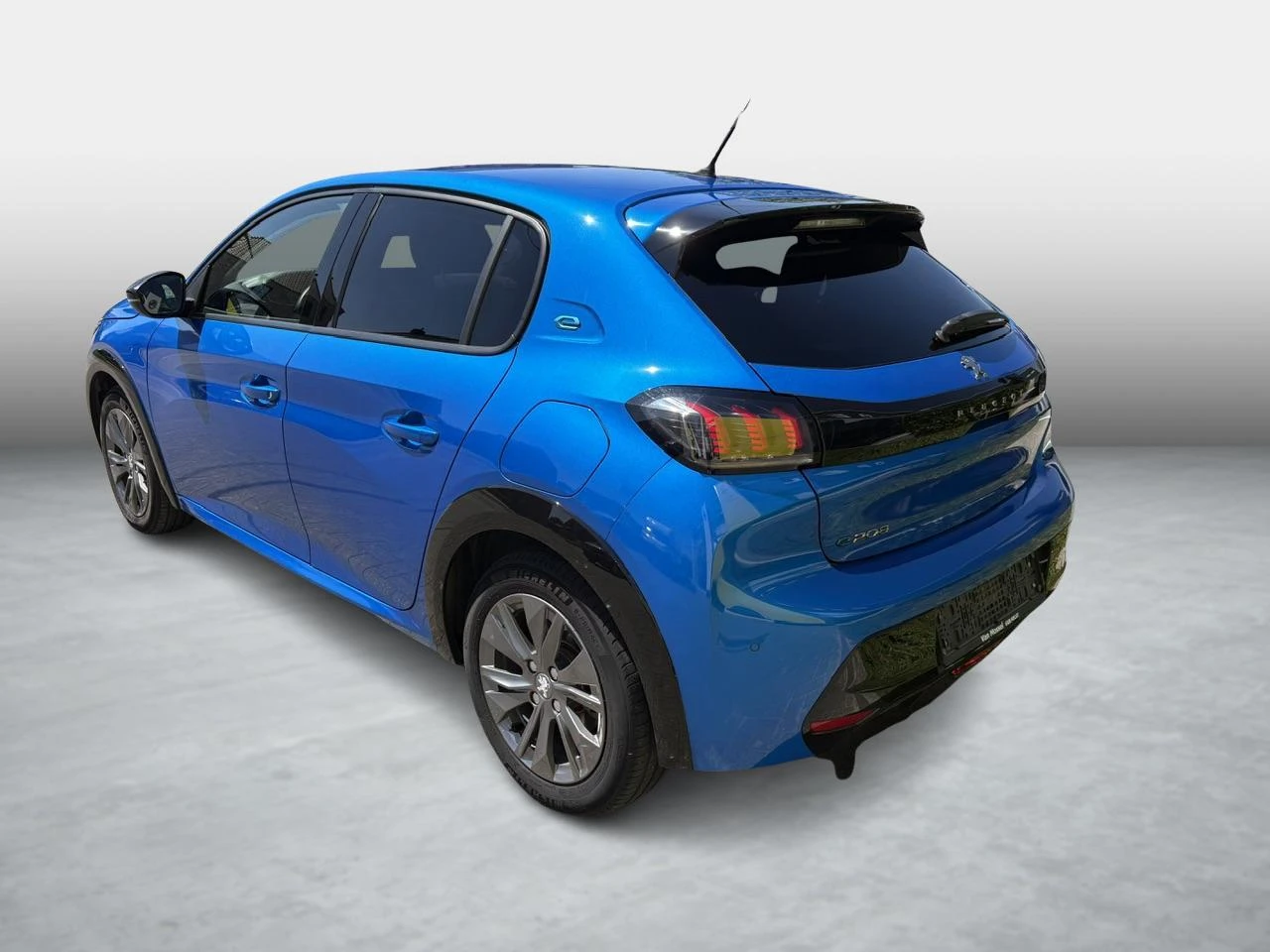 Peugeot-e-208-image-2