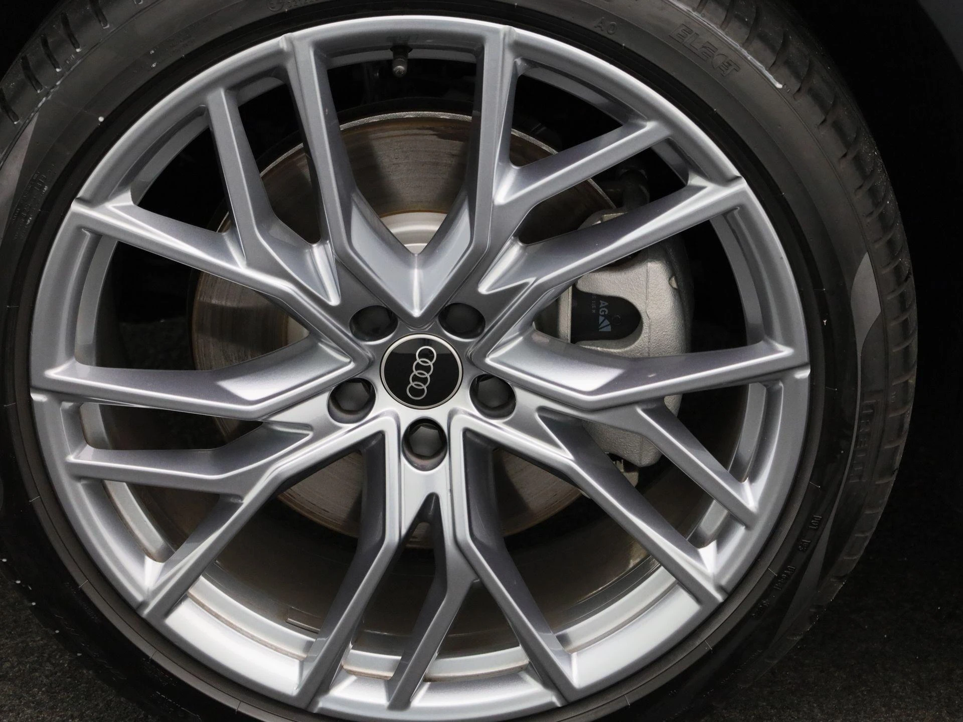 Audi-Q4 e-tron-image-13