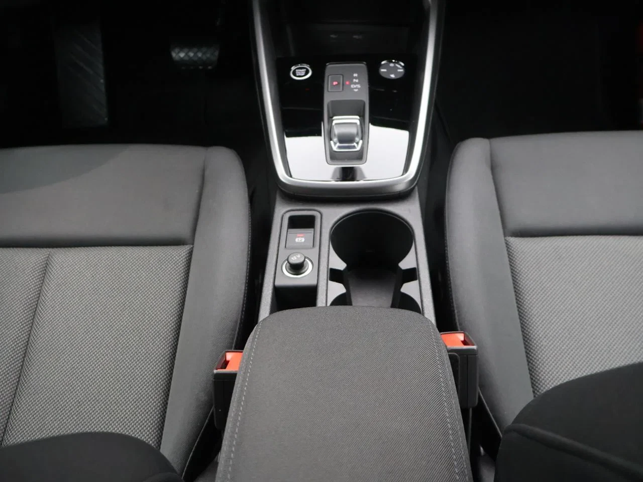 Audi A3 Sportback PHEV Audi A3 Sportback PHEV 2X S line 40 TFSIe 204PK *AUTOMAAT*PDC*VIRTUAL COCKPIT*CRUISE*NAVI*APP-CONNECT*KEYLESS GO*...*