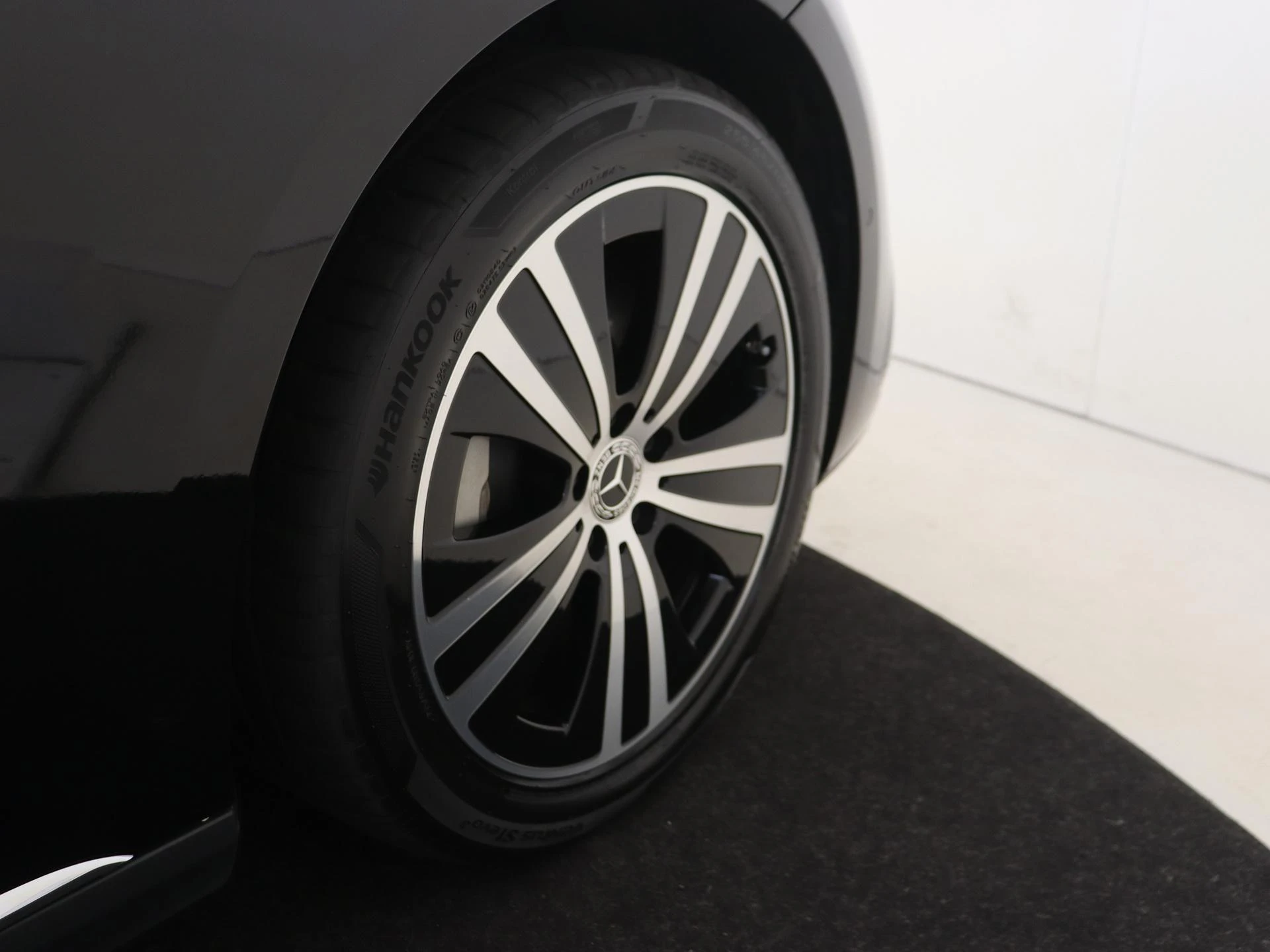 Mercedes-Benz-EQE-image-29