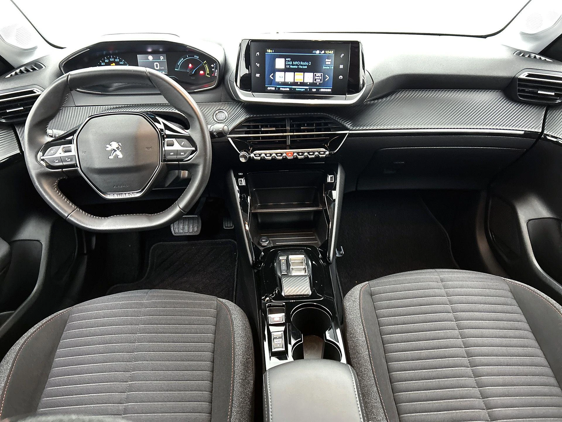 Peugeot-e-208-image-21