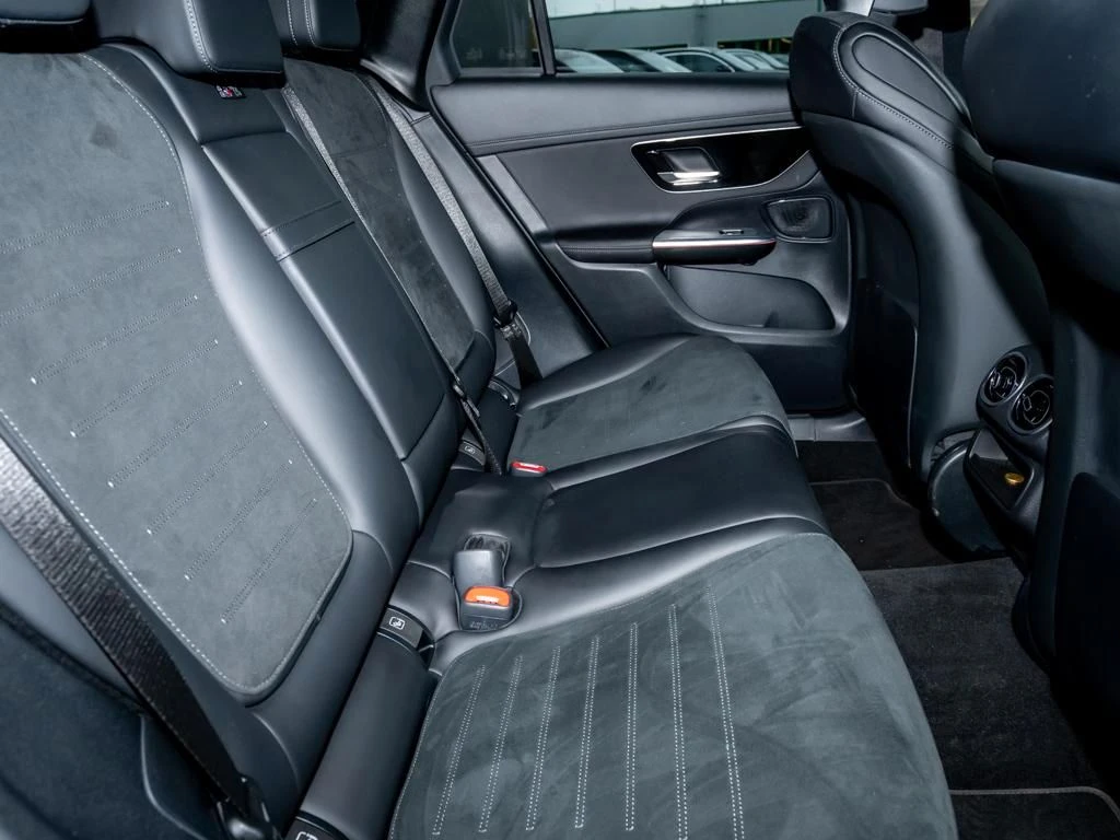 Mercedes-Benz-GLC 300 d-image-12