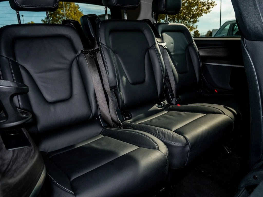 Mercedes-Benz-V-Klasse 300-image-13