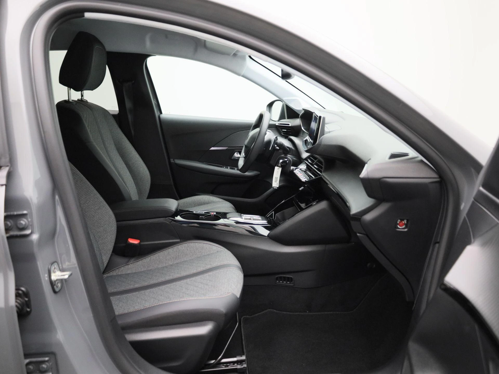 Peugeot 208 - 33