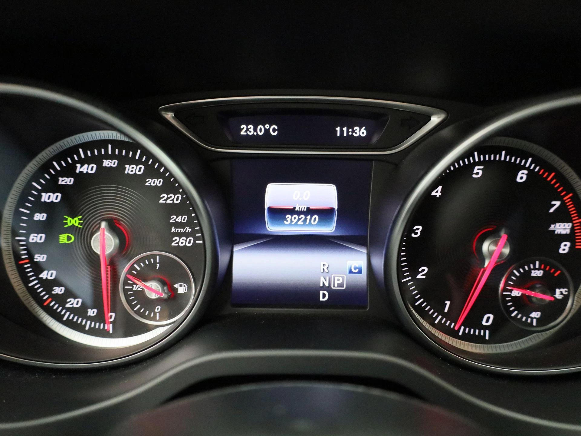 Mercedes-Benz-GLA-image-7
