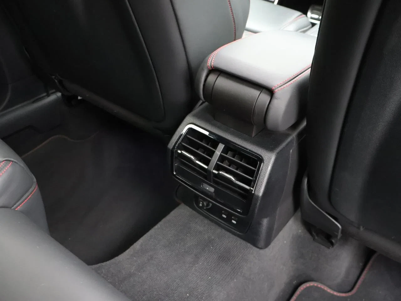 Audi-RSQ3-image-28