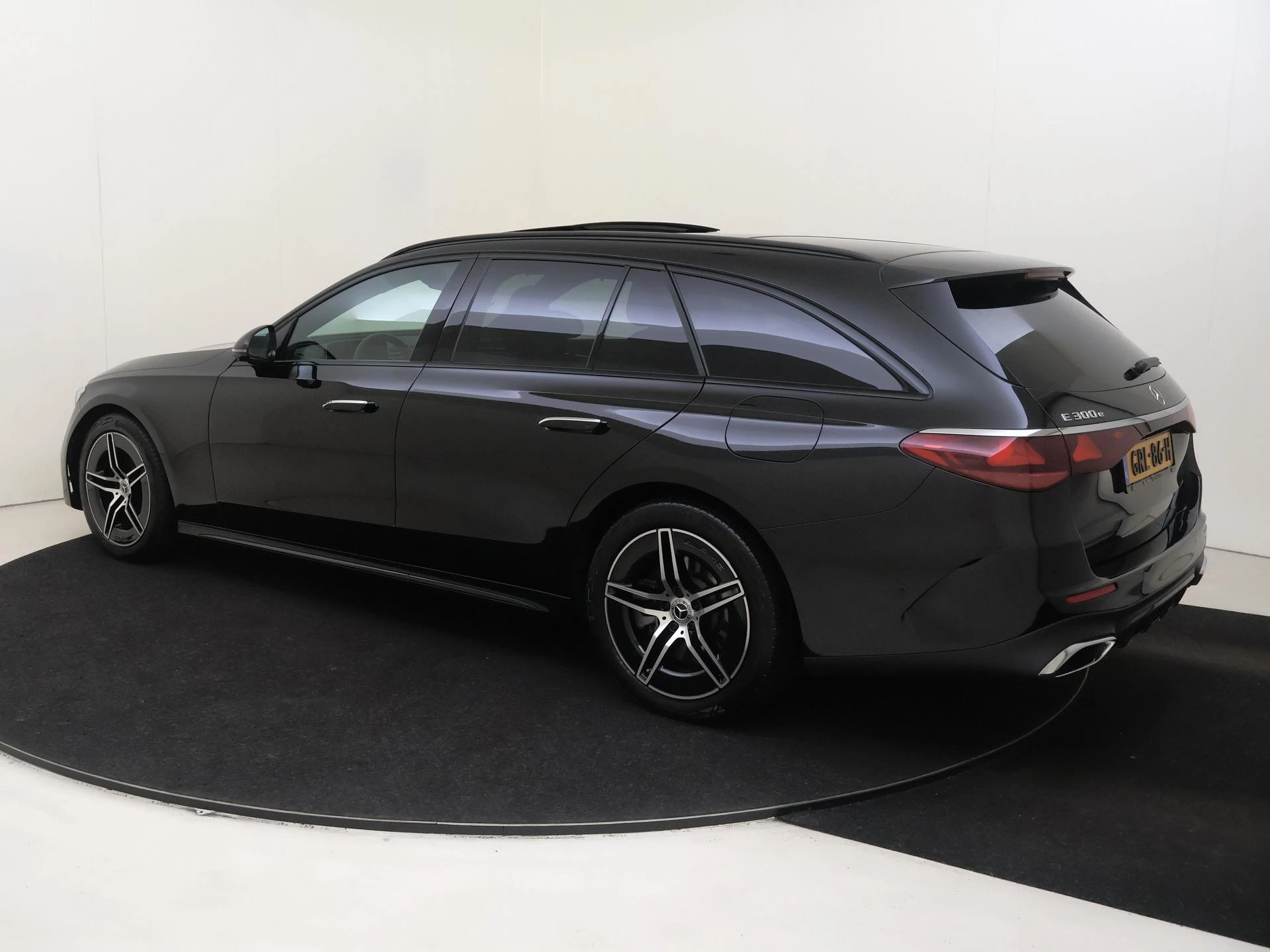 Mercedes-Benz-E-Klasse-image-2