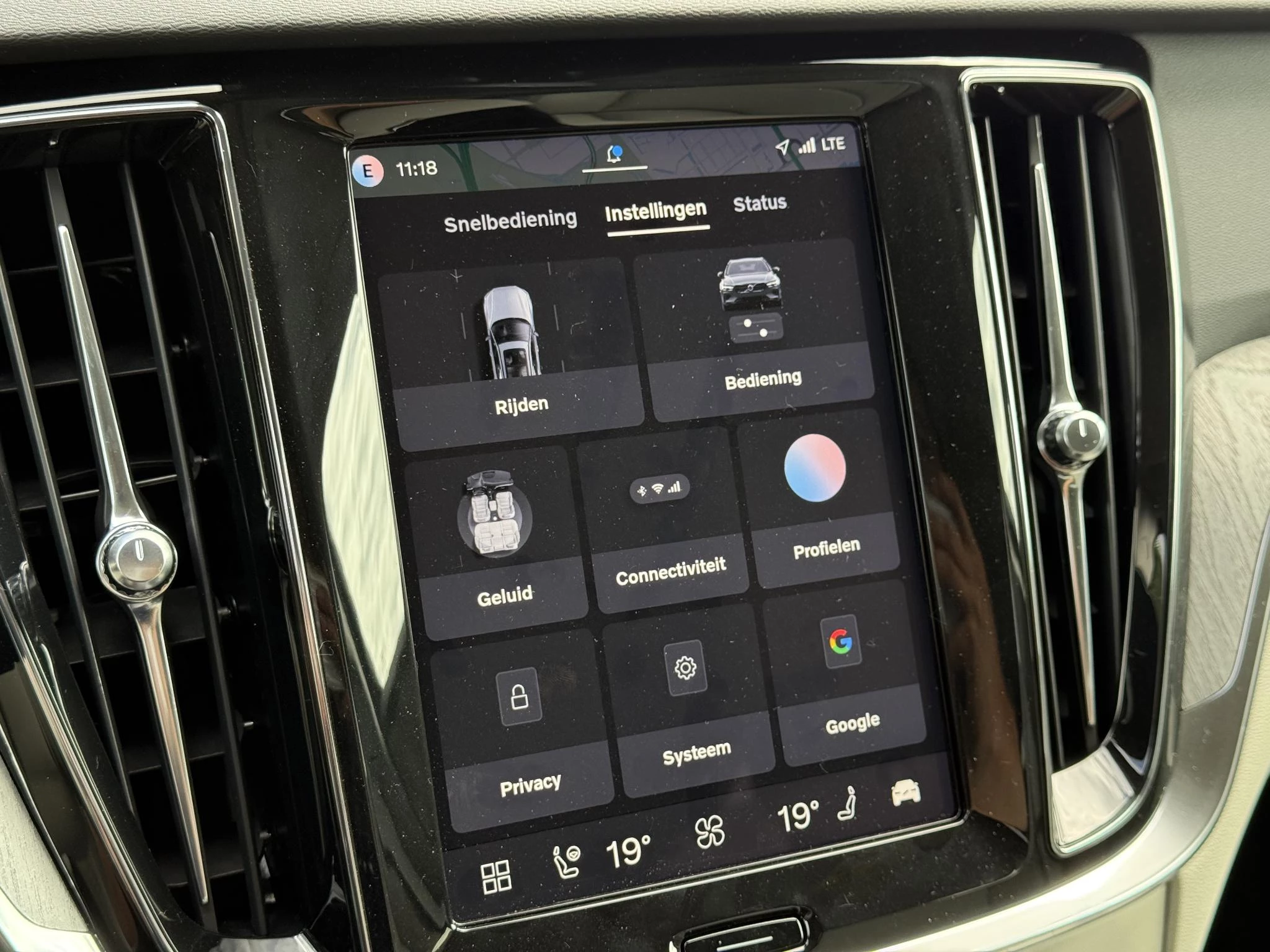 Volvo V60 T8 Plug-in hybrid AWD Plus Dark