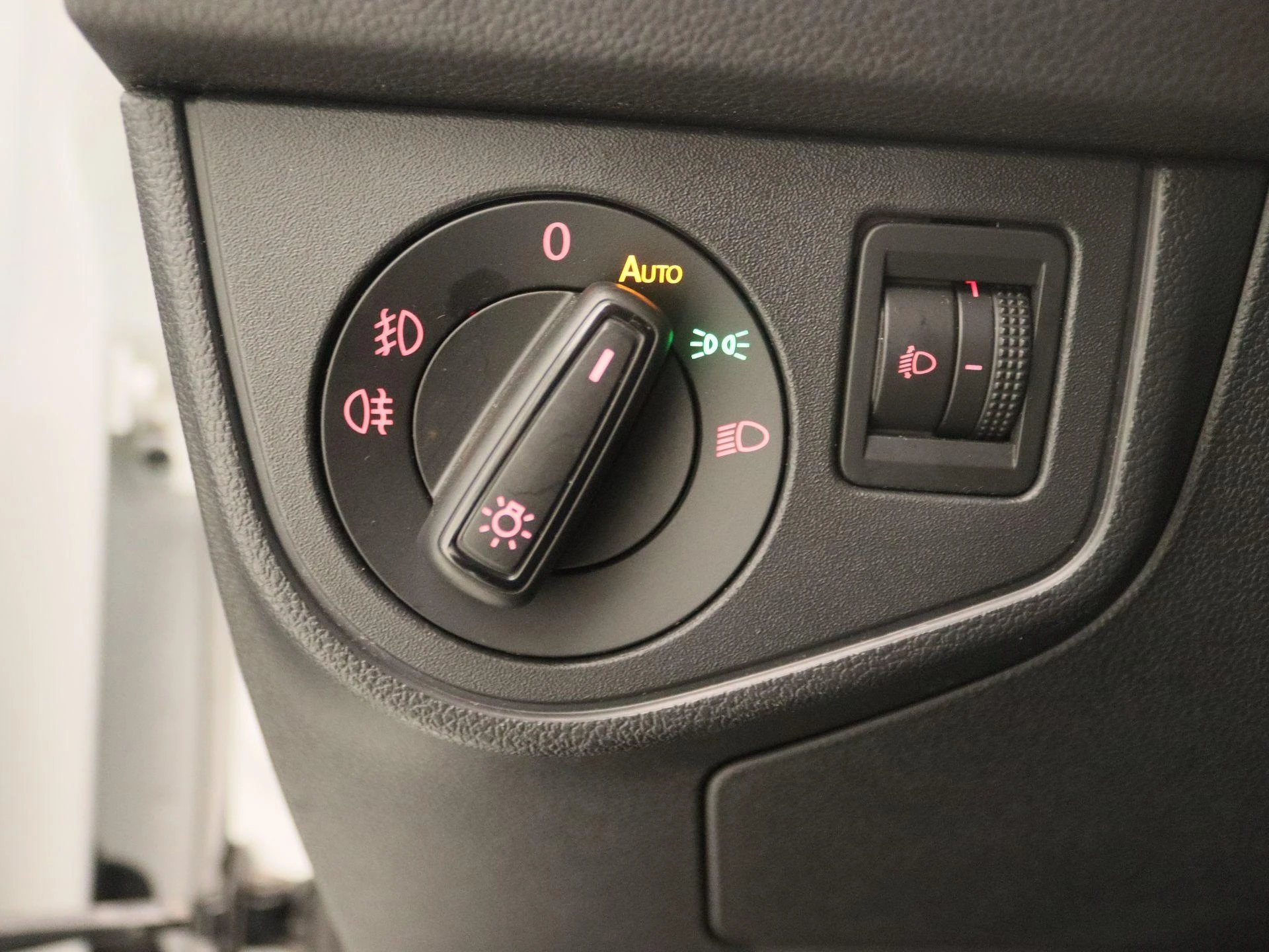 Volkswagen-Polo-image-18