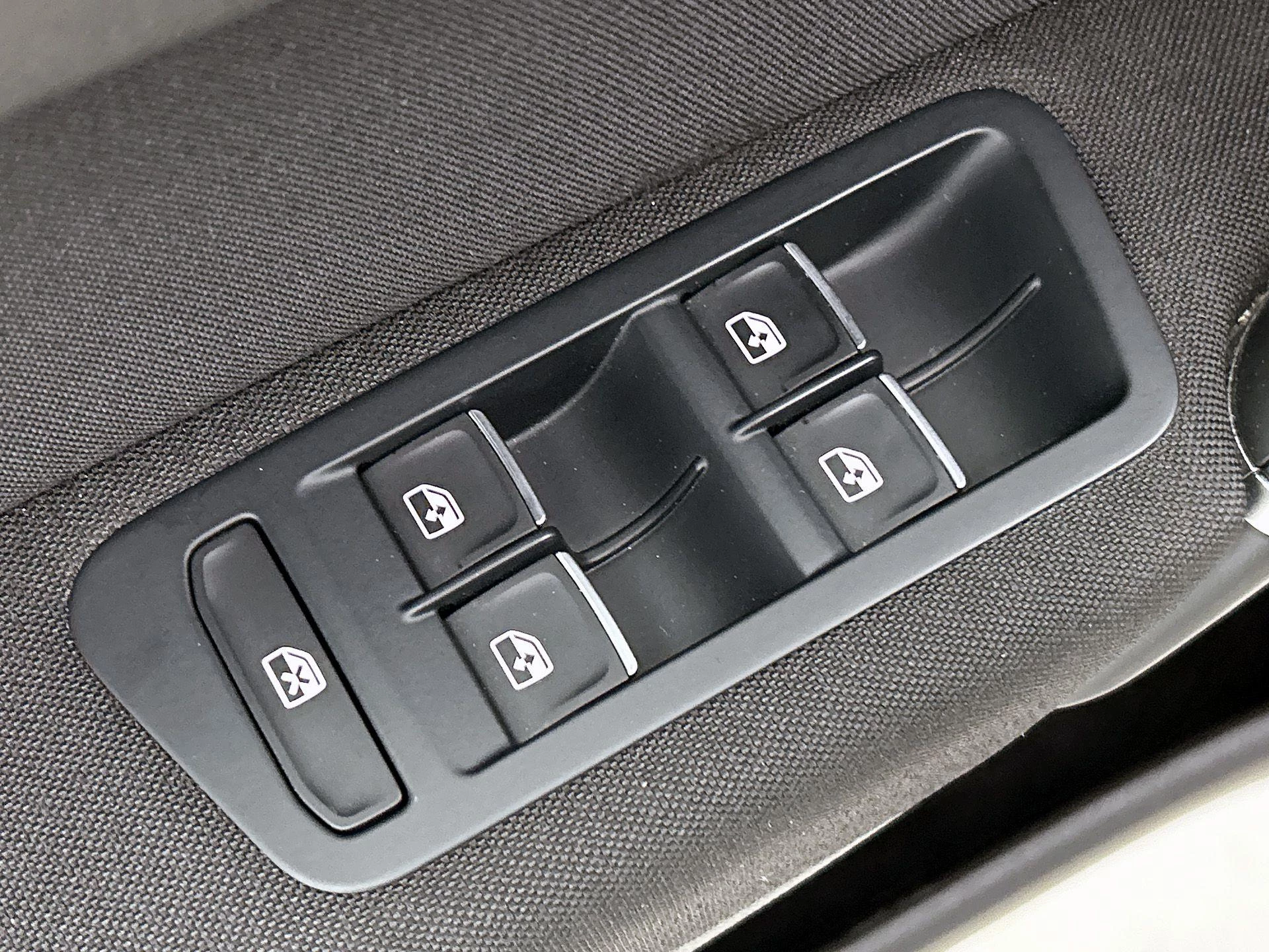 Volkswagen-Golf Sportsvan-image-13