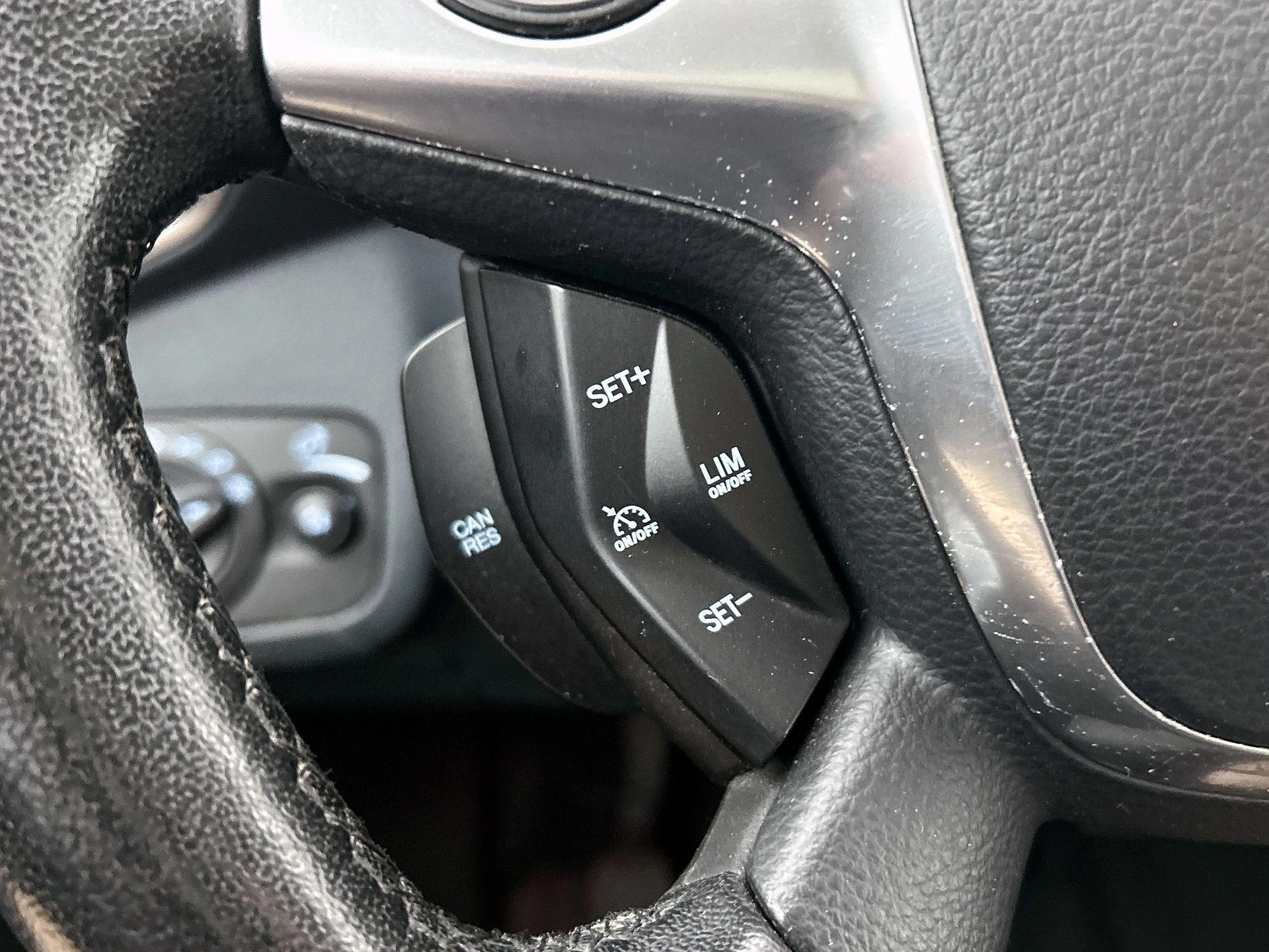 Ford-C-MAX-image-5