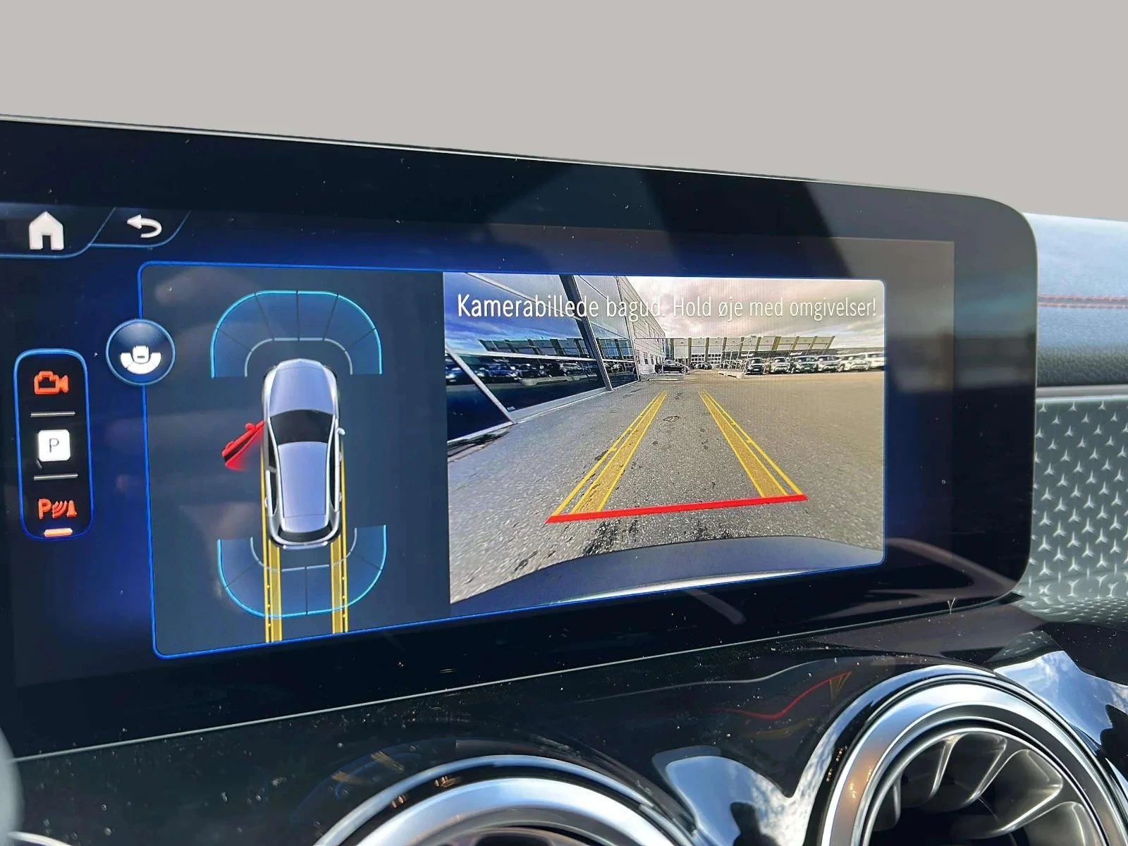 Mercedes-Benz-EQB-image-18