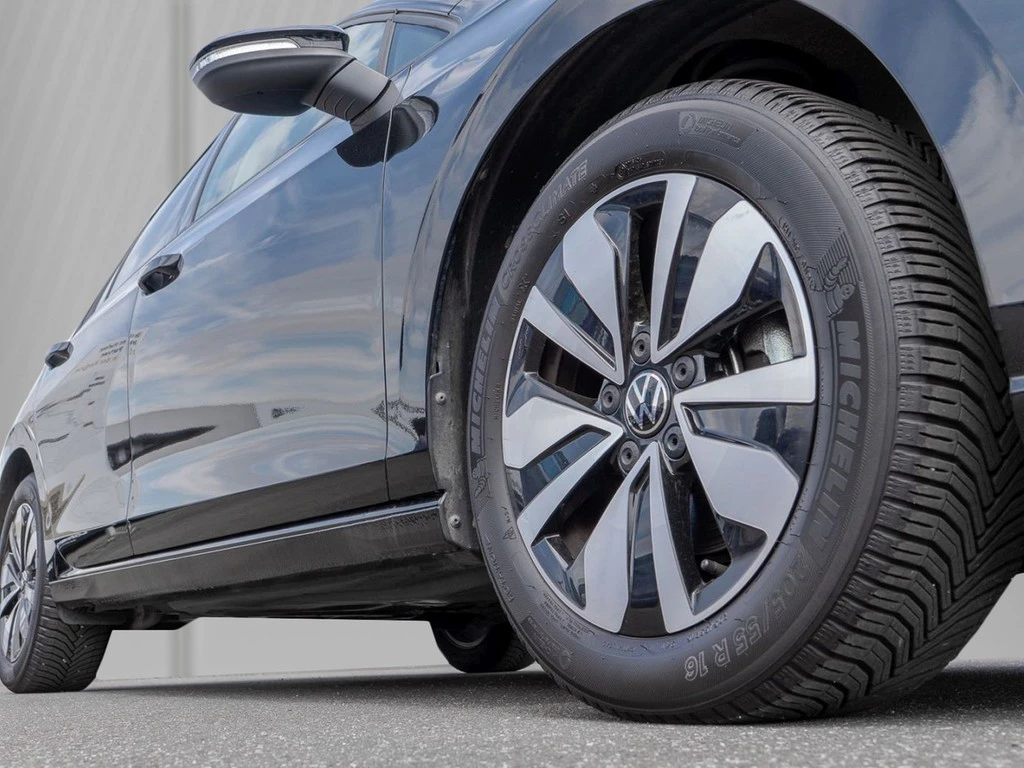 Volkswagen-Golf-image-4