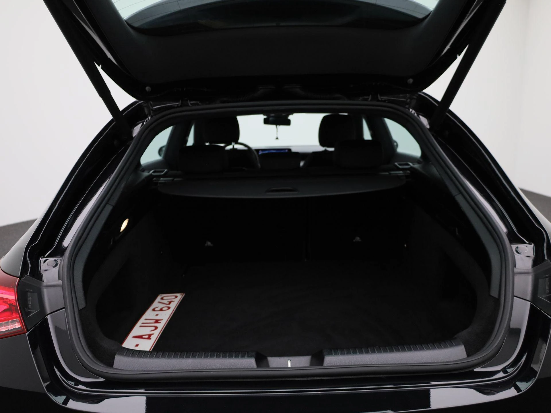 Mercedes-Benz-CLA-image-13