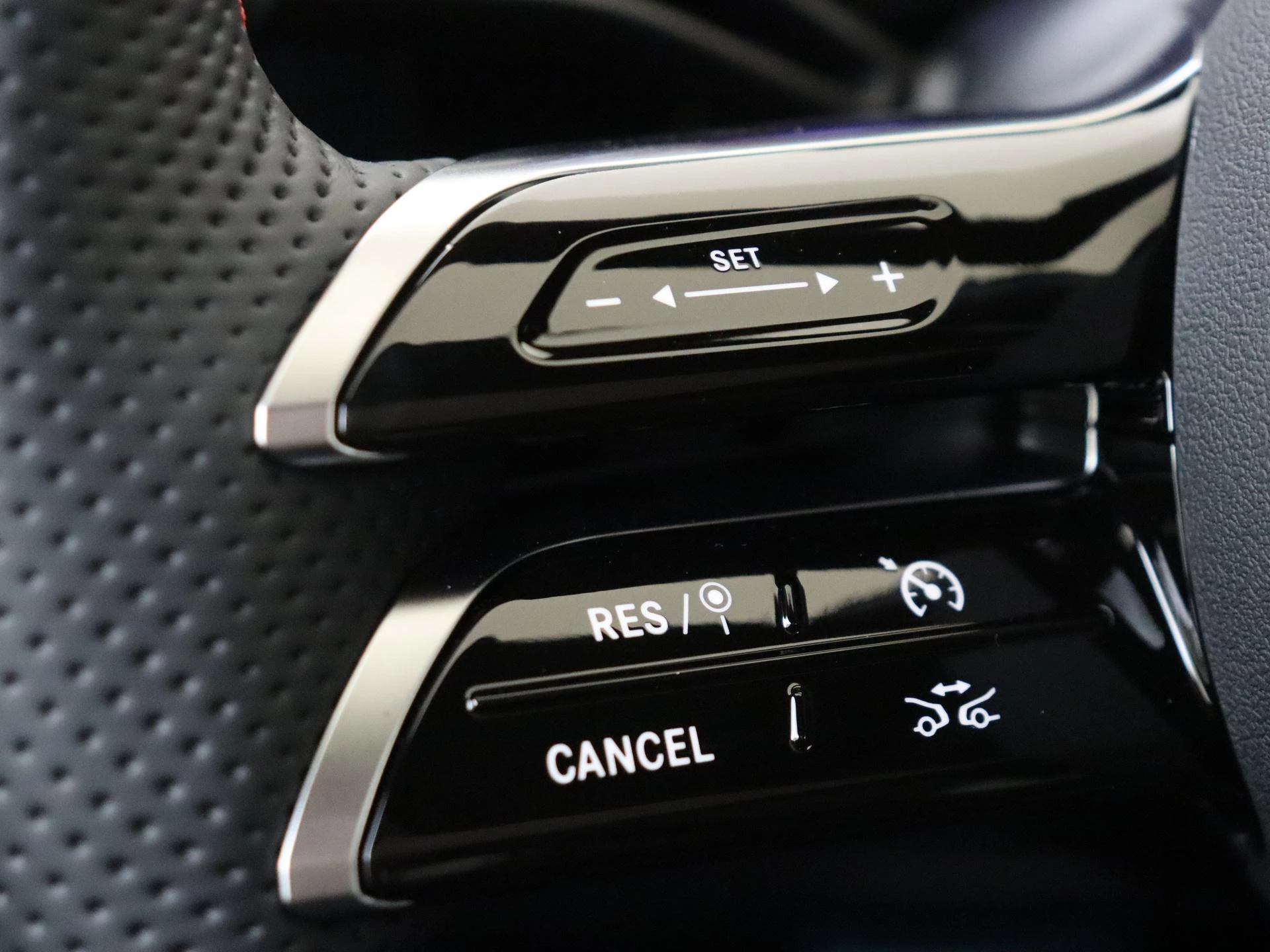 Mercedes-Benz-CLA-image-16