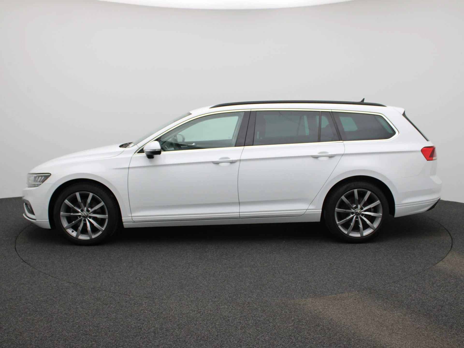 Volkswagen-Passat-image-3