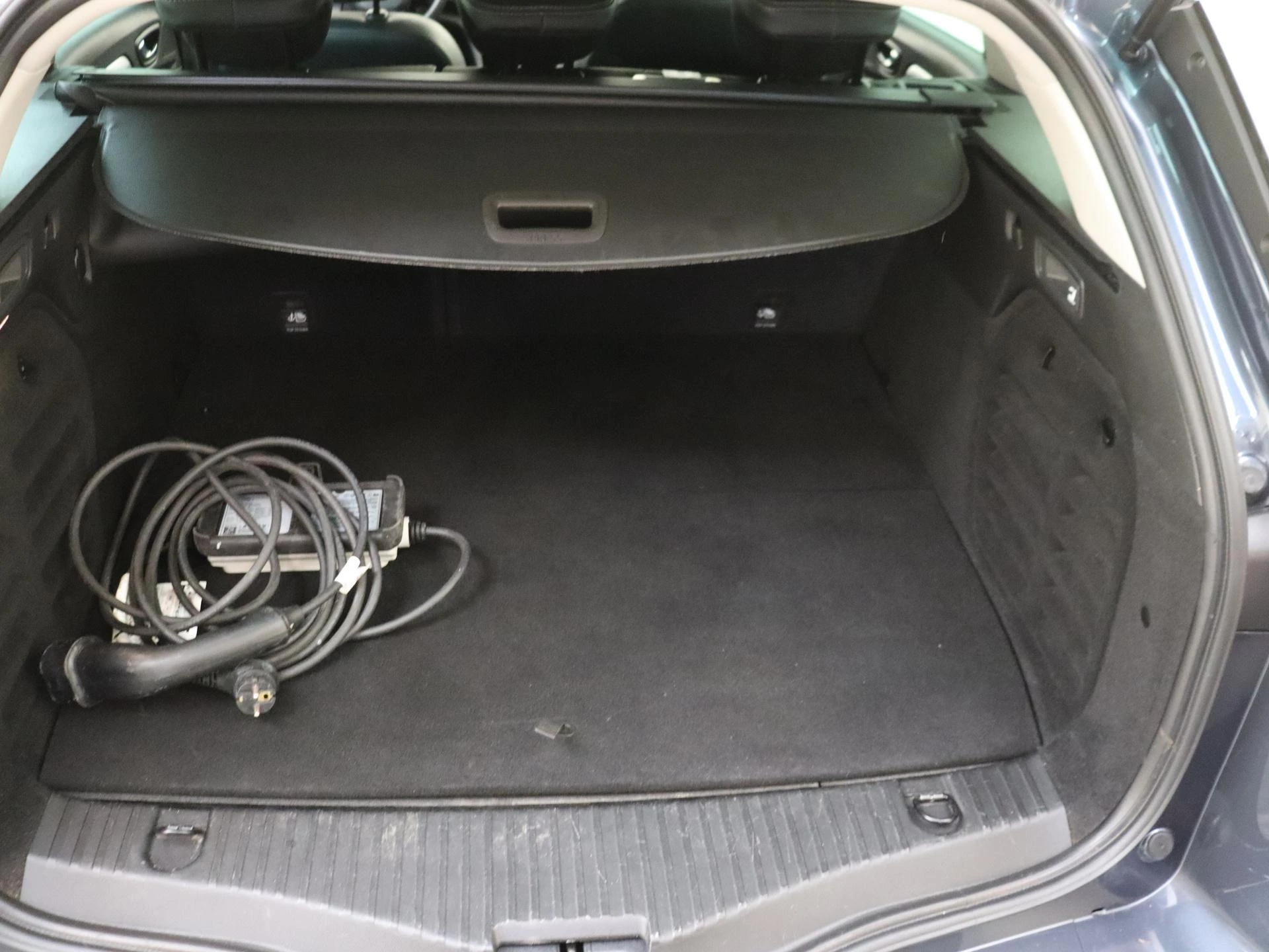 Renault-Megane E-Tech-image-25