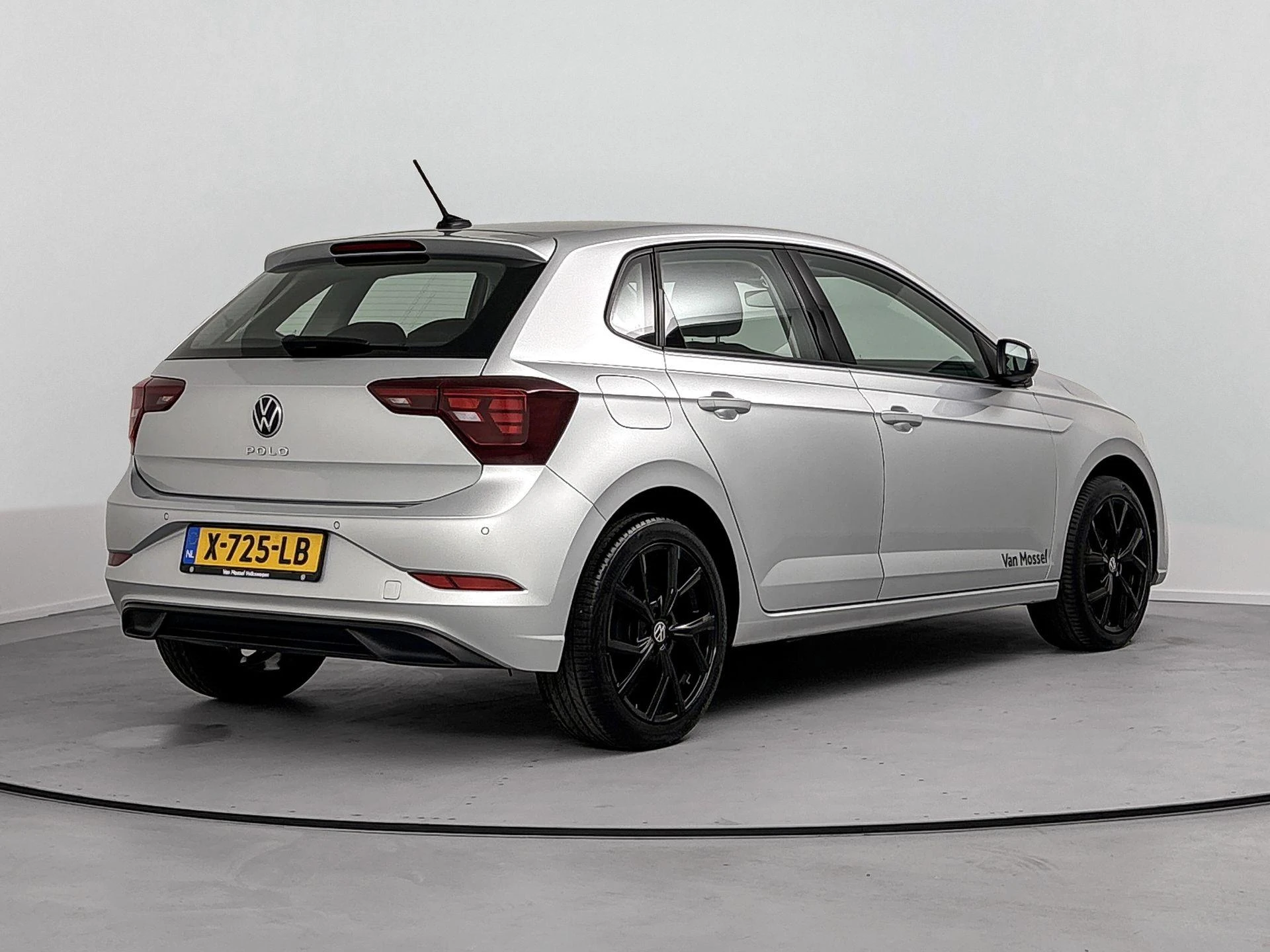 Volkswagen-Polo-image-3