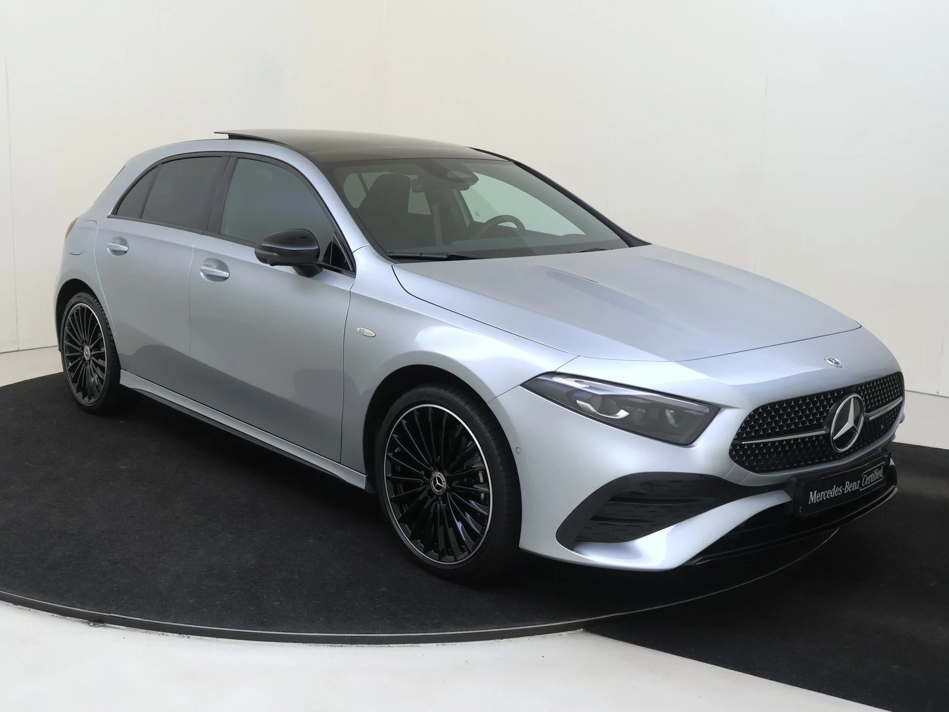 Mercedes-Benz-A-Klasse-image-1