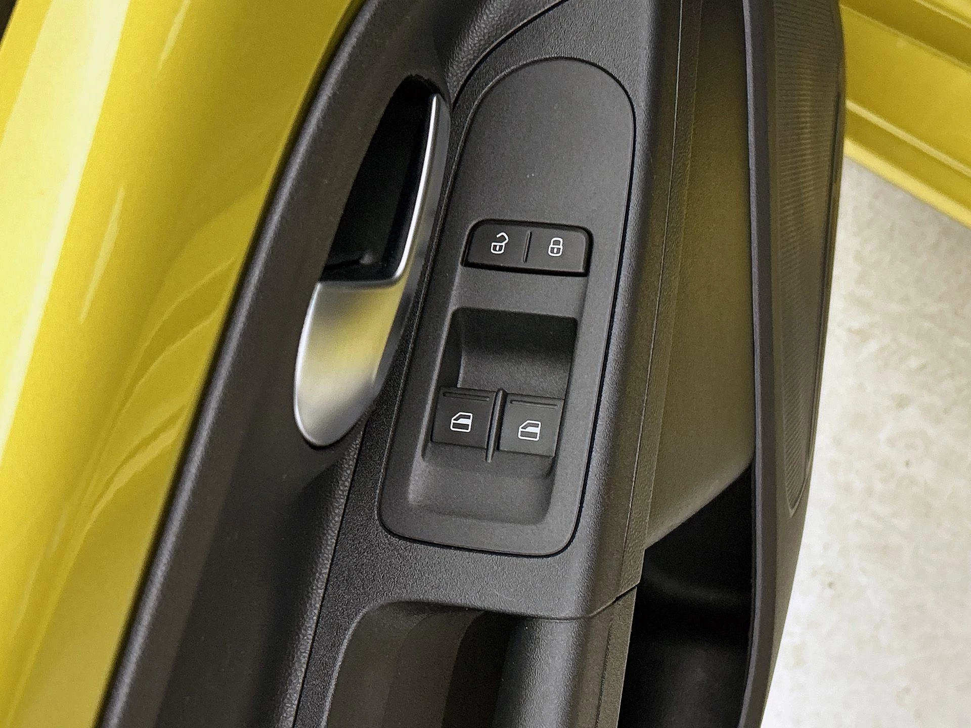 Volkswagen-up!-image-30