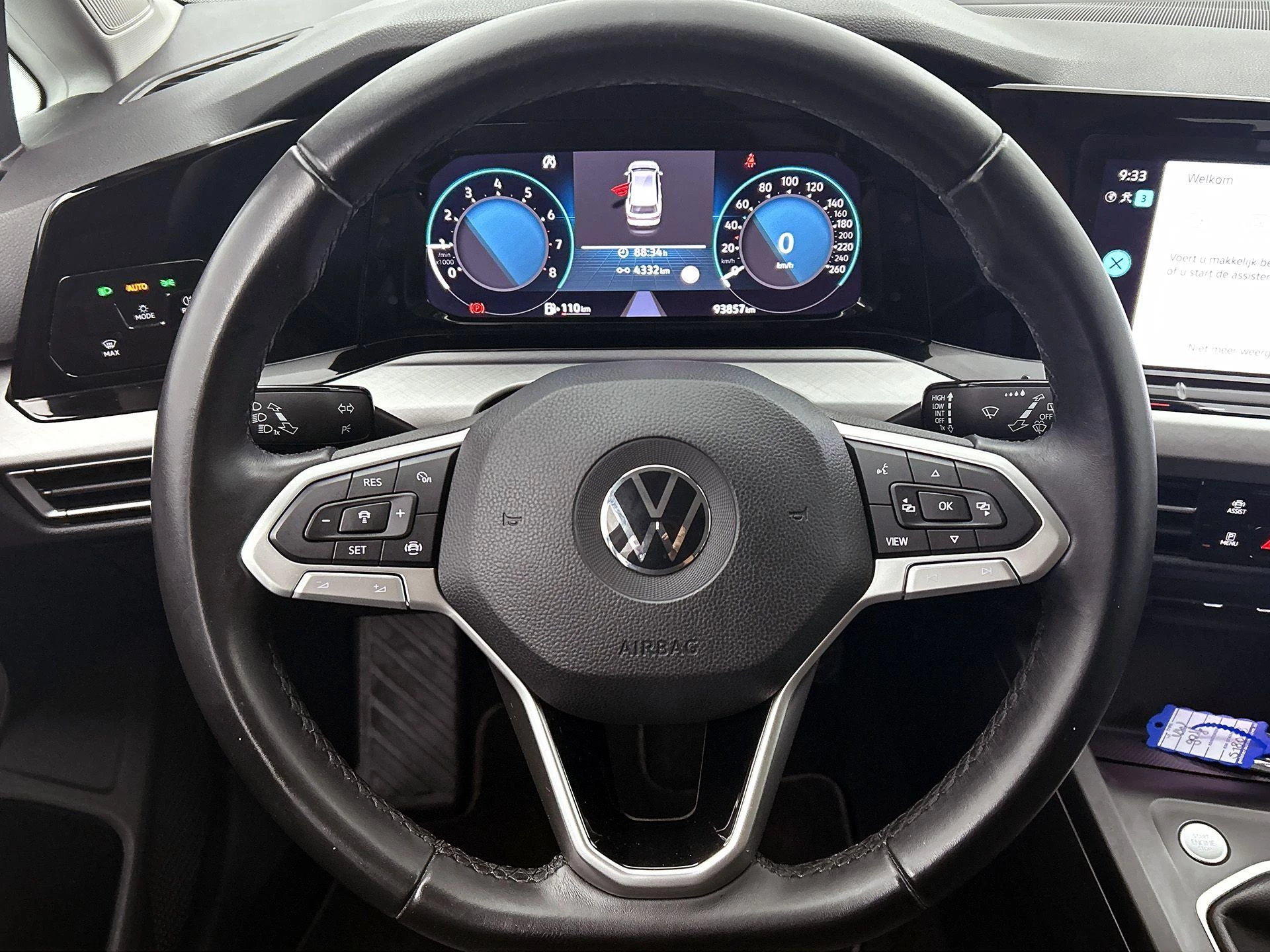 Volkswagen-Golf-image-27