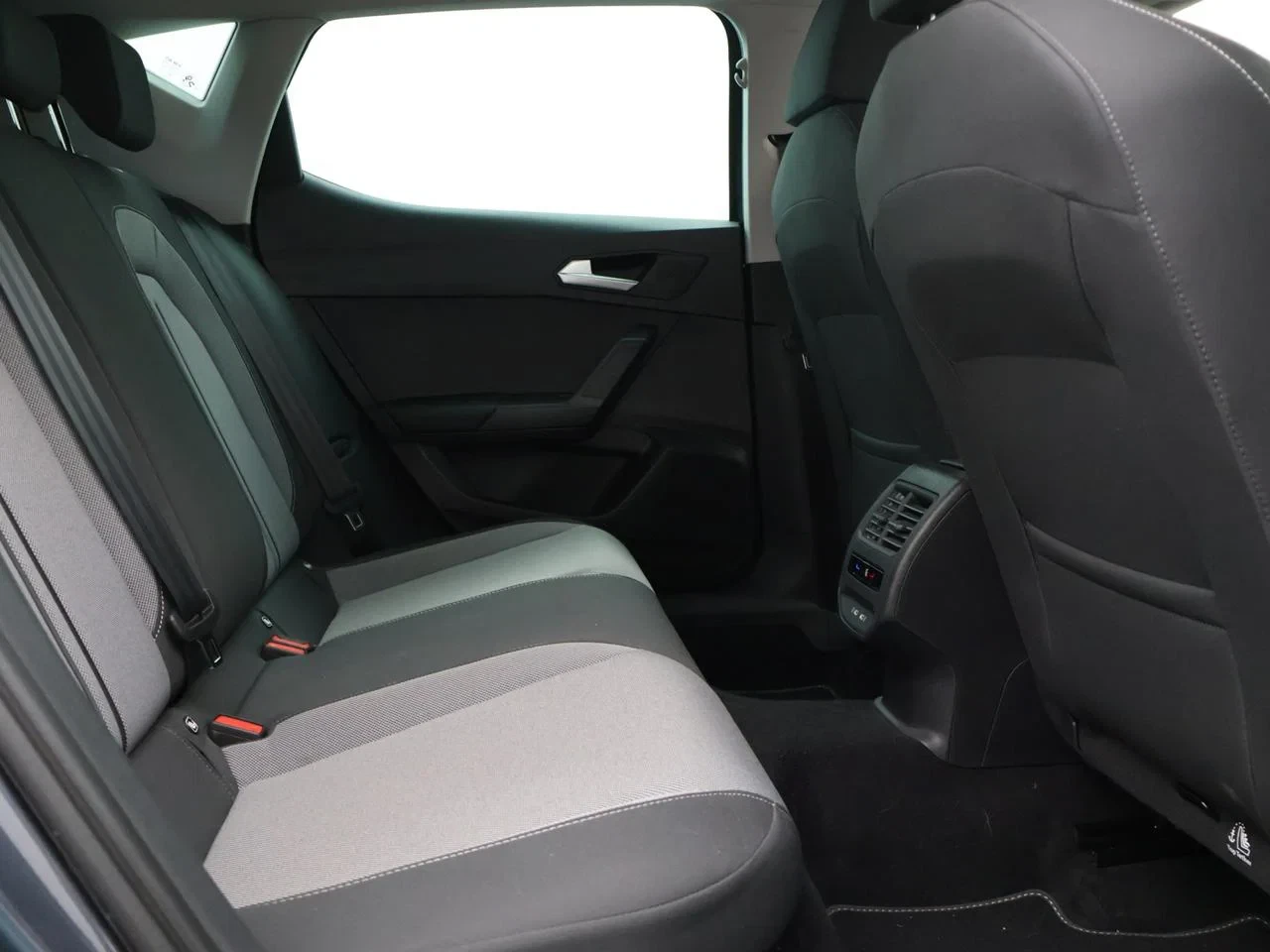 SEAT Leon Leon 5D Move! 1.0eTSI 110PK *AUTOMAAT*VIRTUAL COCKPIT*CAMERA*PDC*CRUISE*NAVI*APP-CONNECT*...*