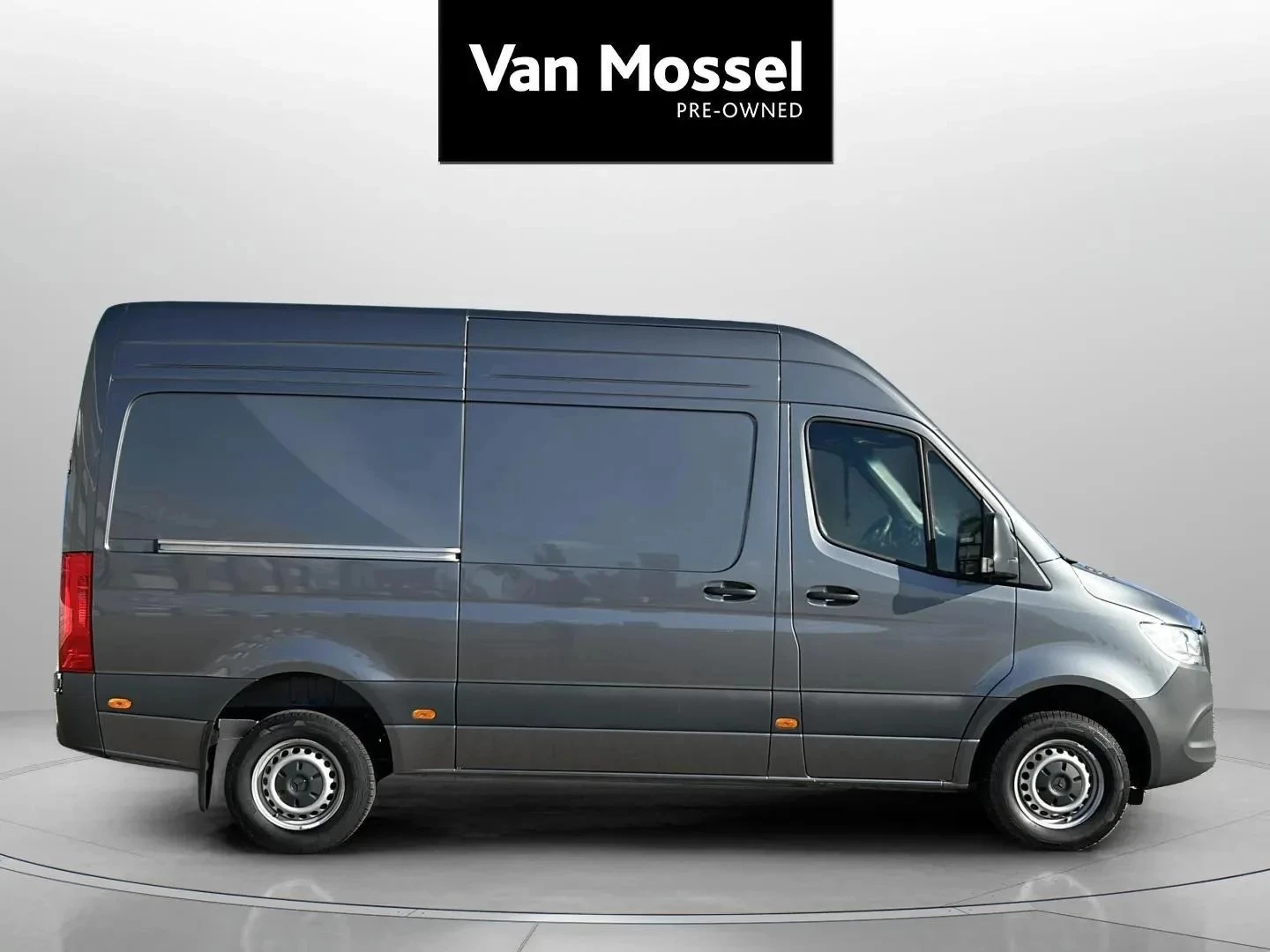 Mercedes-Benz-Sprinter-image-4