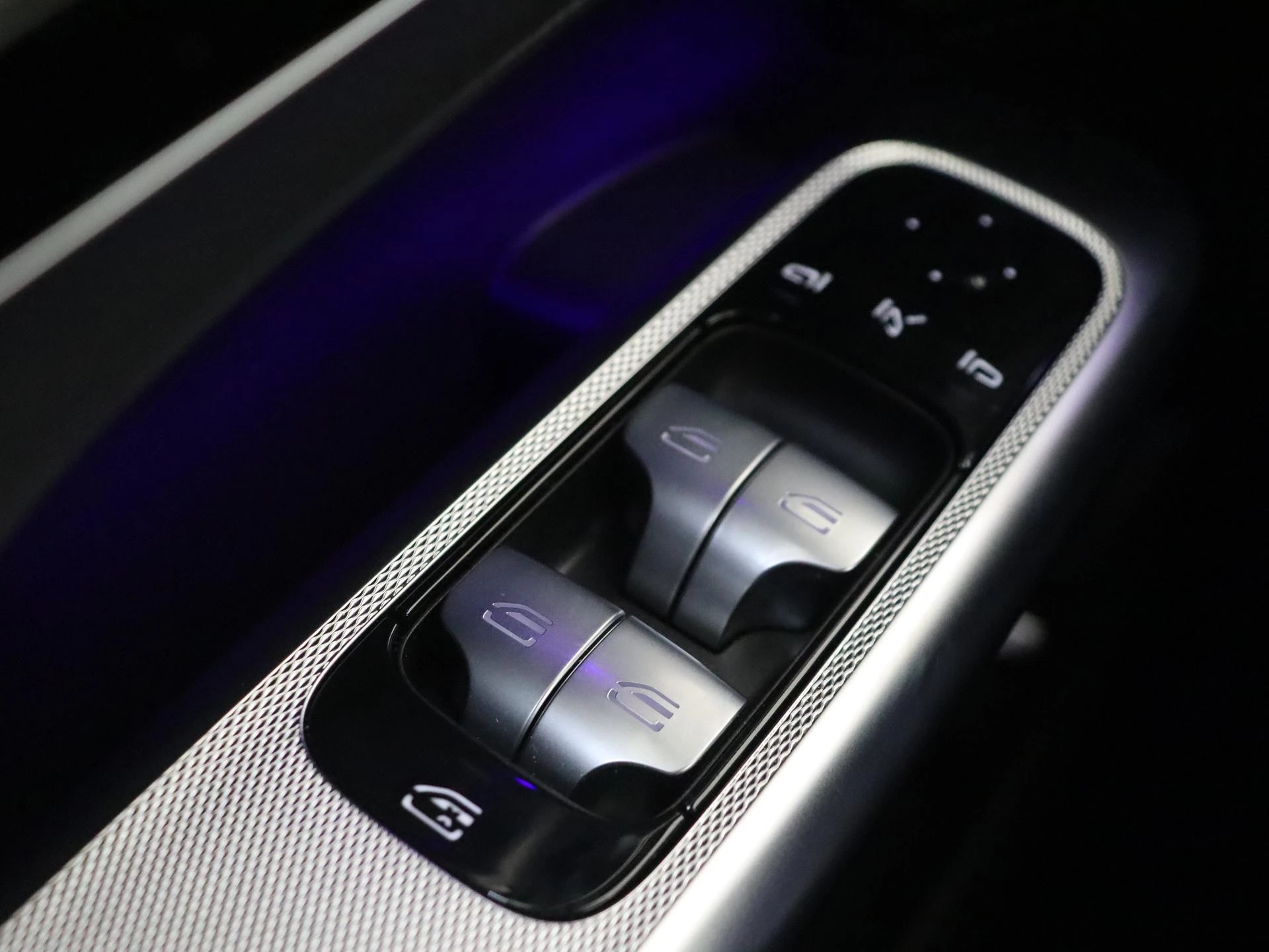Mercedes-Benz-GLC-image-30