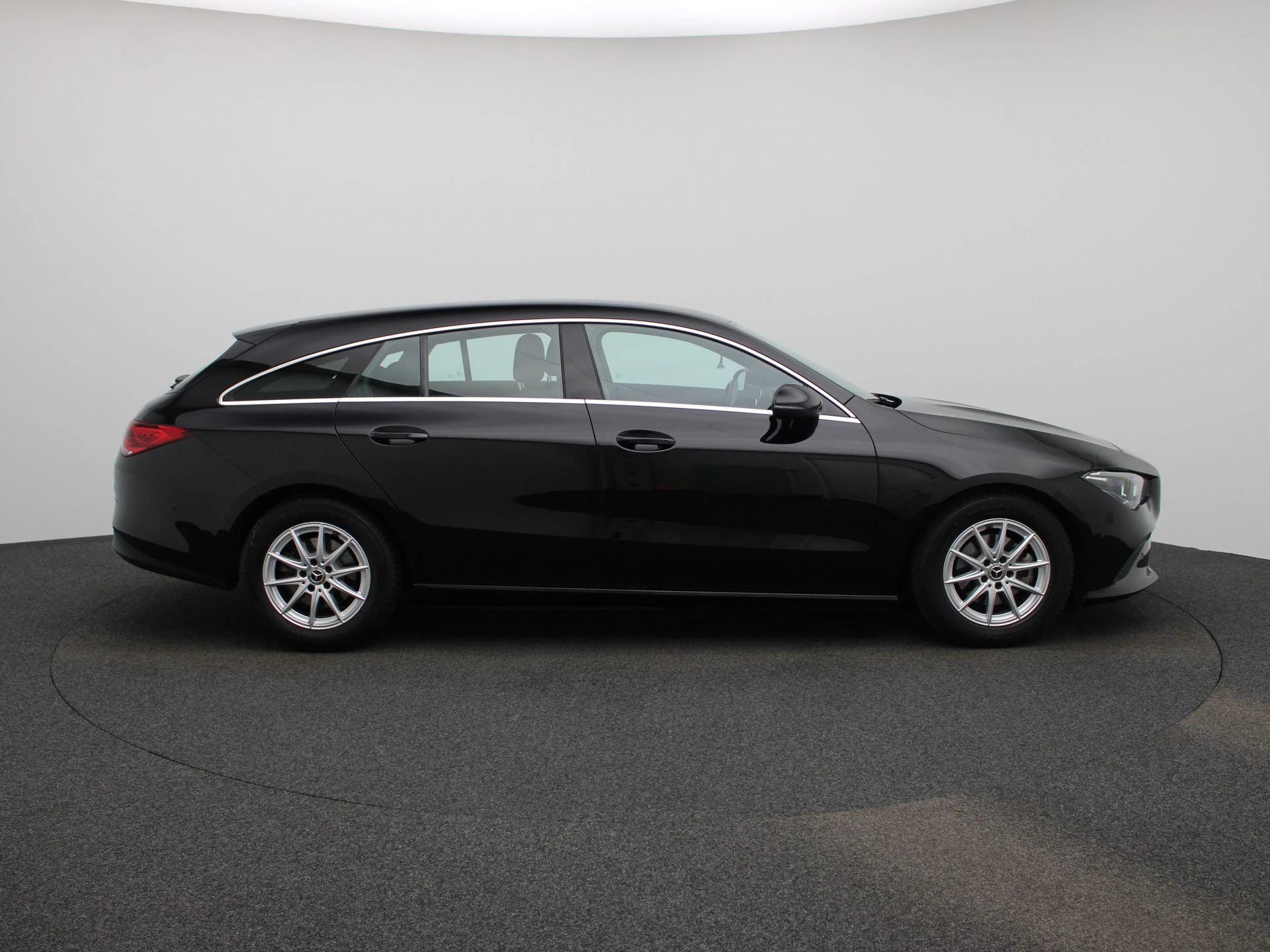Mercedes-Benz-CLA-image-5