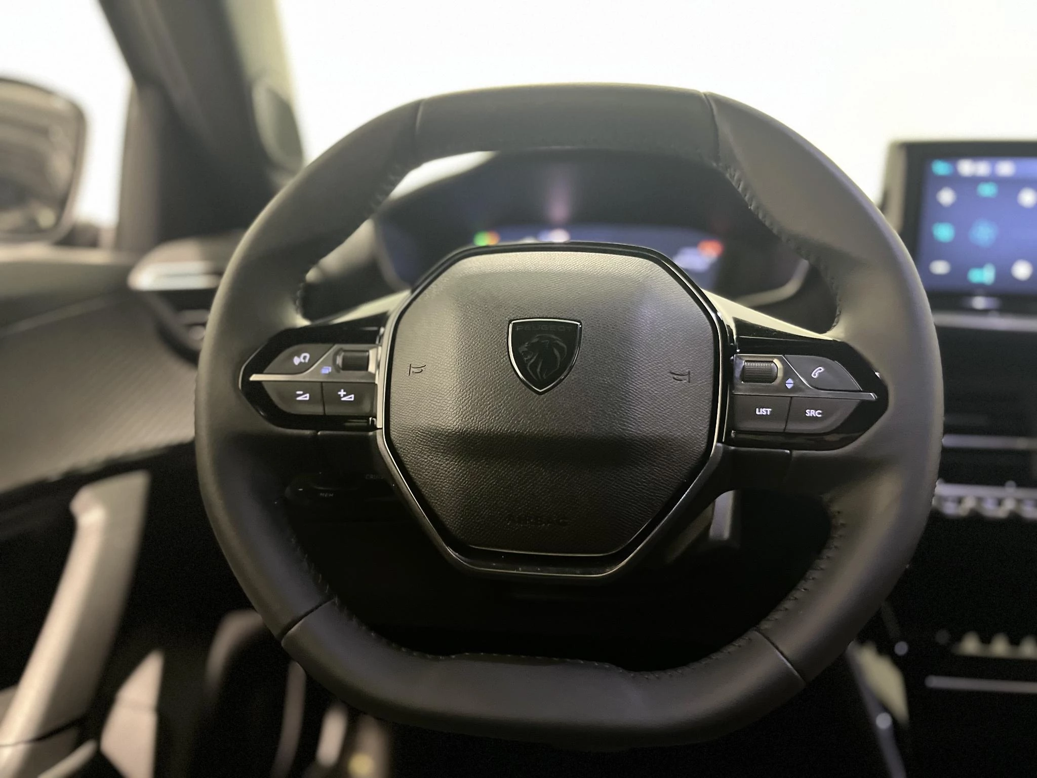Peugeot-e-2008-image-5