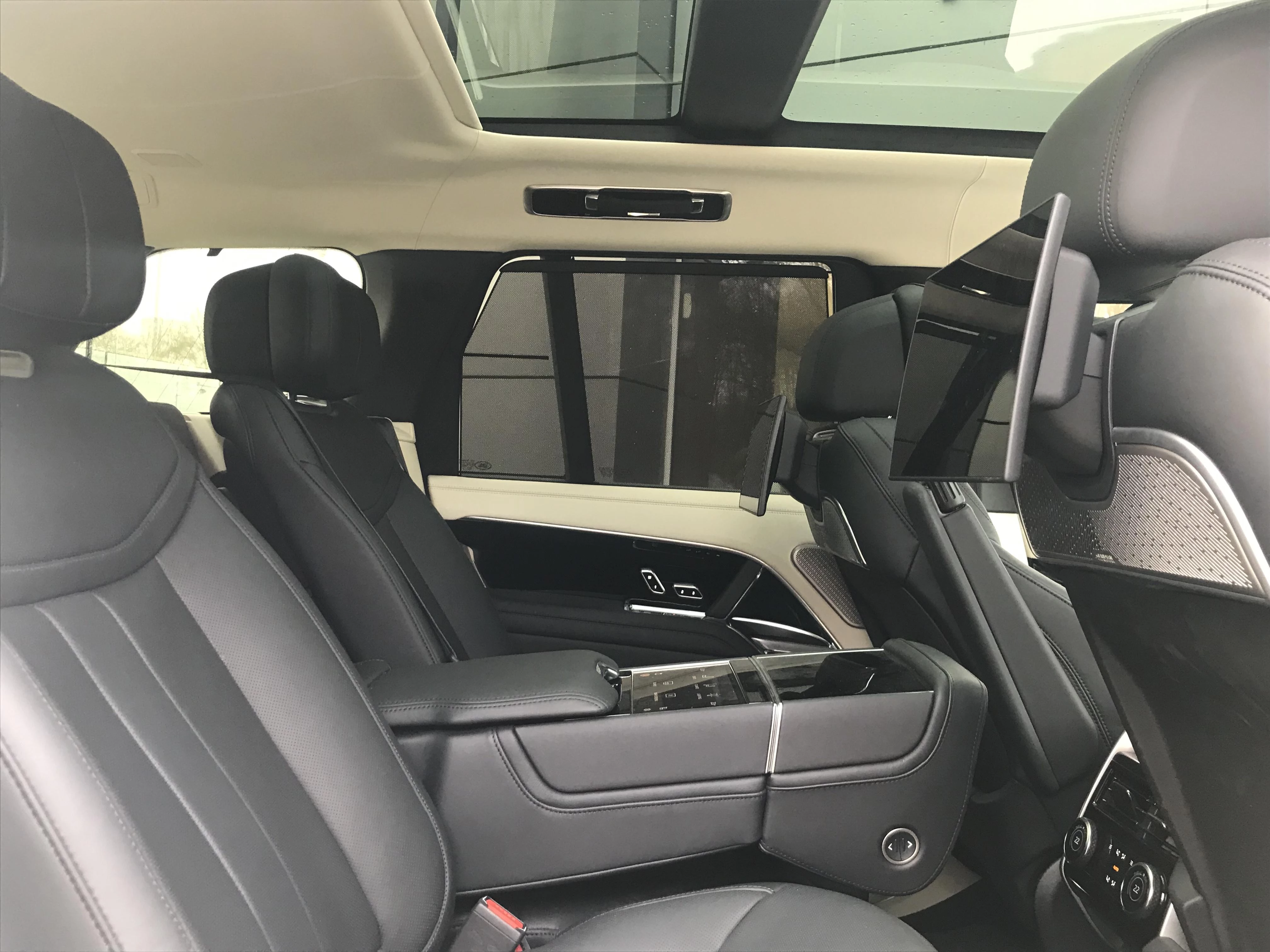 Land Rover-Range Rover-image-4