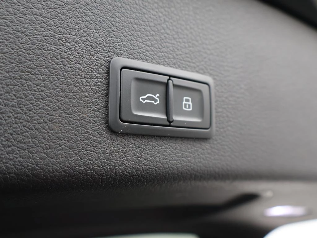 Audi e-tron Audi e-tron Attraction 55 QUATTRO 408PK *AUTOMAAT*CAMERA*LEDER*PDC*ACC*NAVI*VIRTUAL COCKPIT*...*