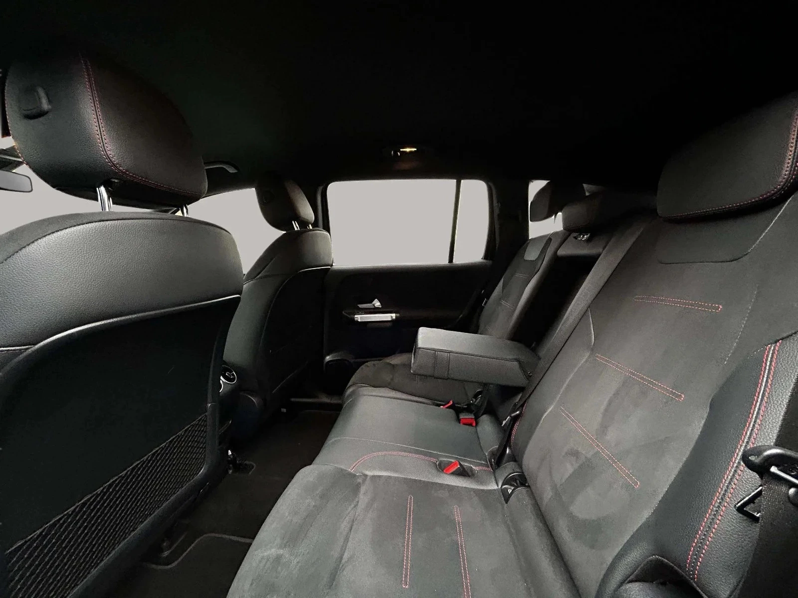 Mercedes-Benz-EQB-image-13