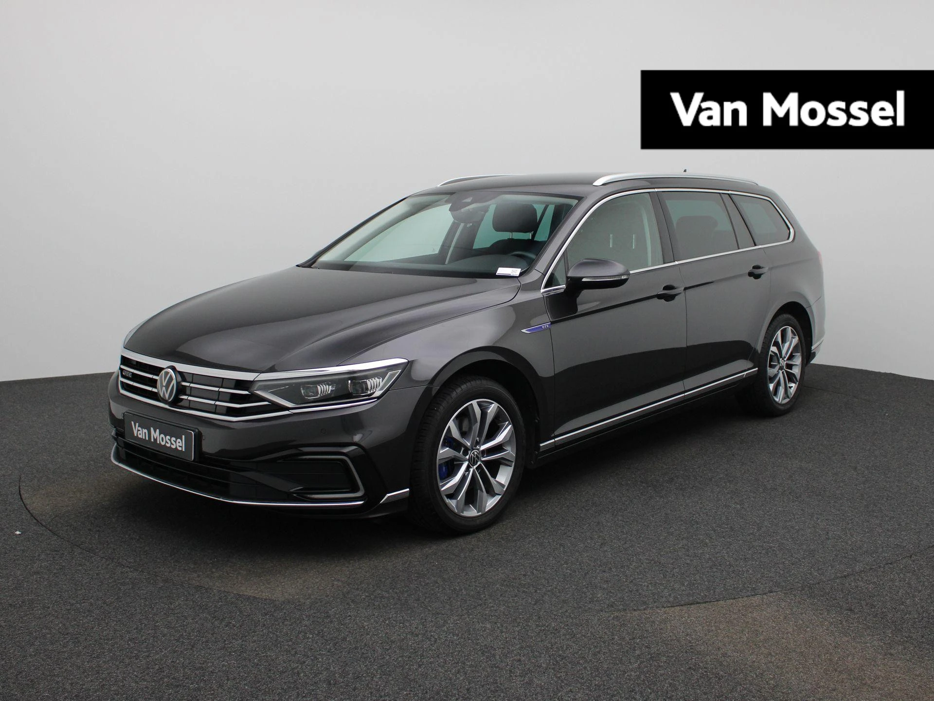Volkswagen-Passat-image-0