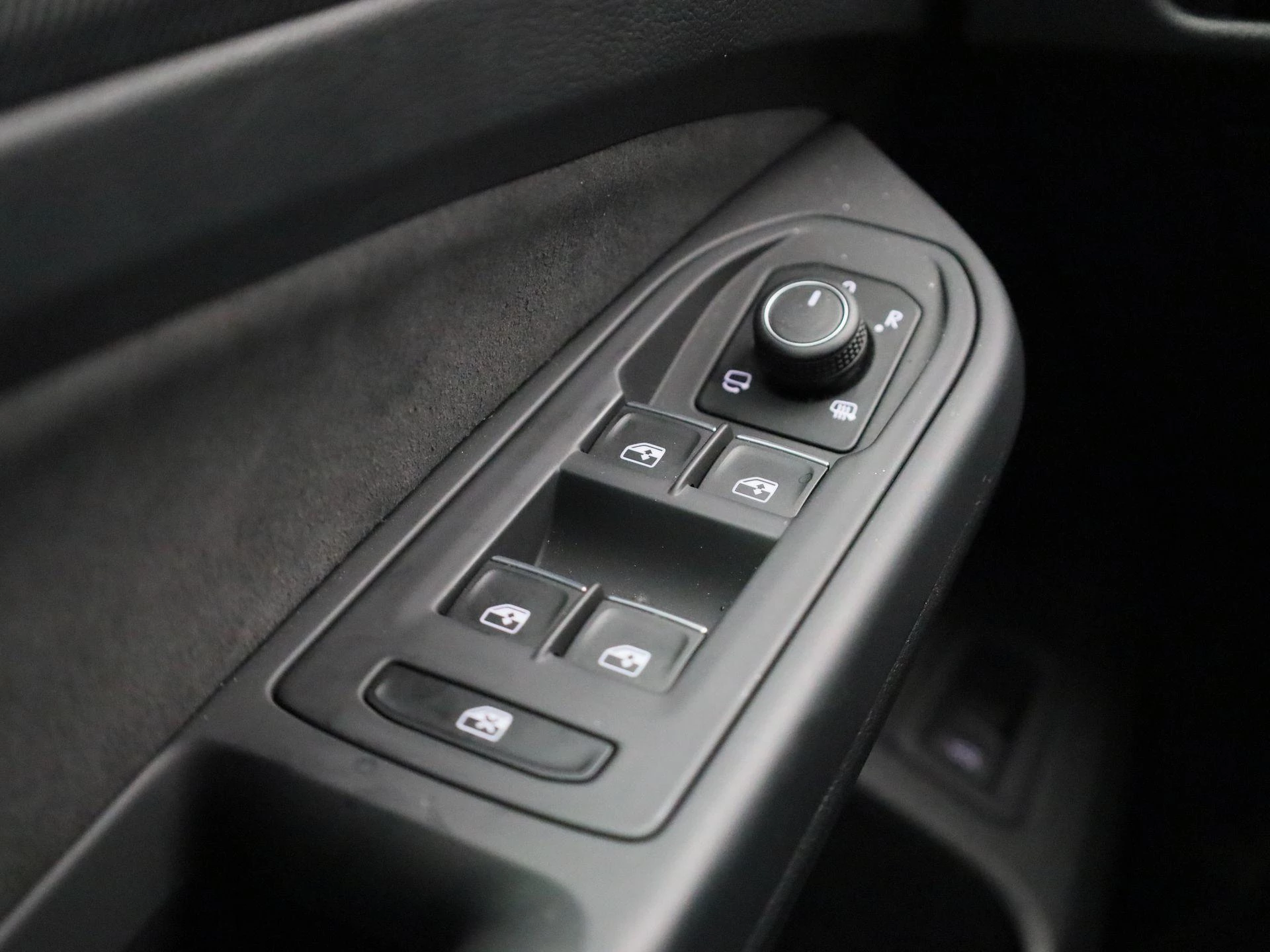 Volkswagen-Golf-image-33