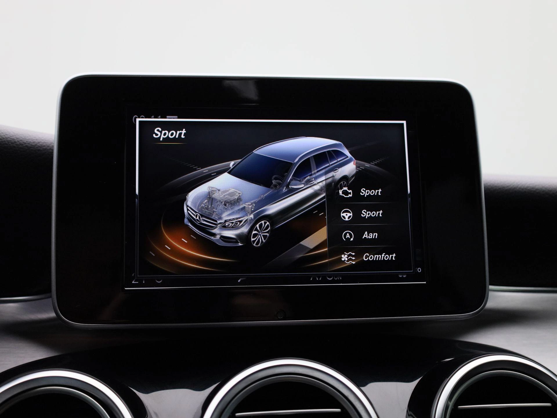 Mercedes-Benz-C-Klasse-image-23