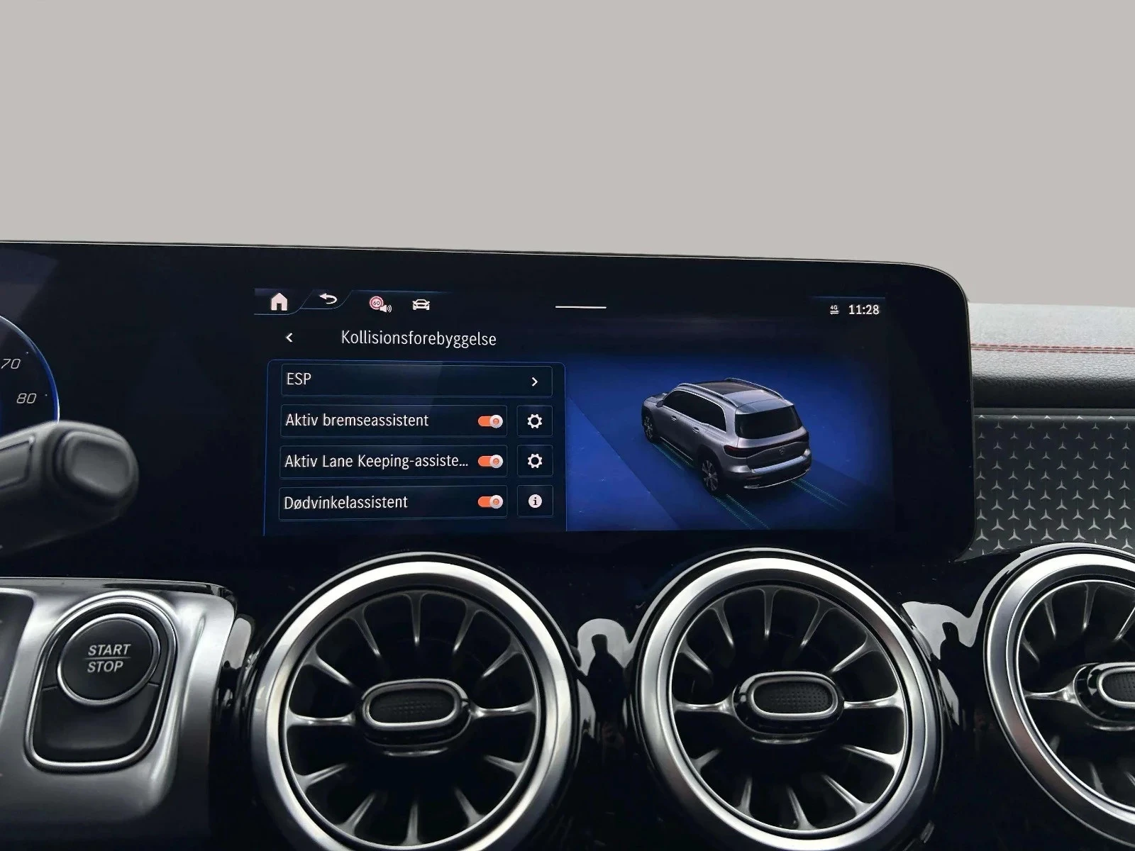 Mercedes-Benz-EQB-image-20