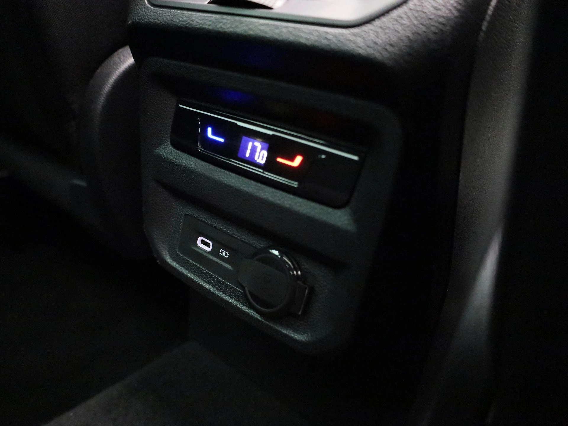 Volkswagen-Tiguan-image-40