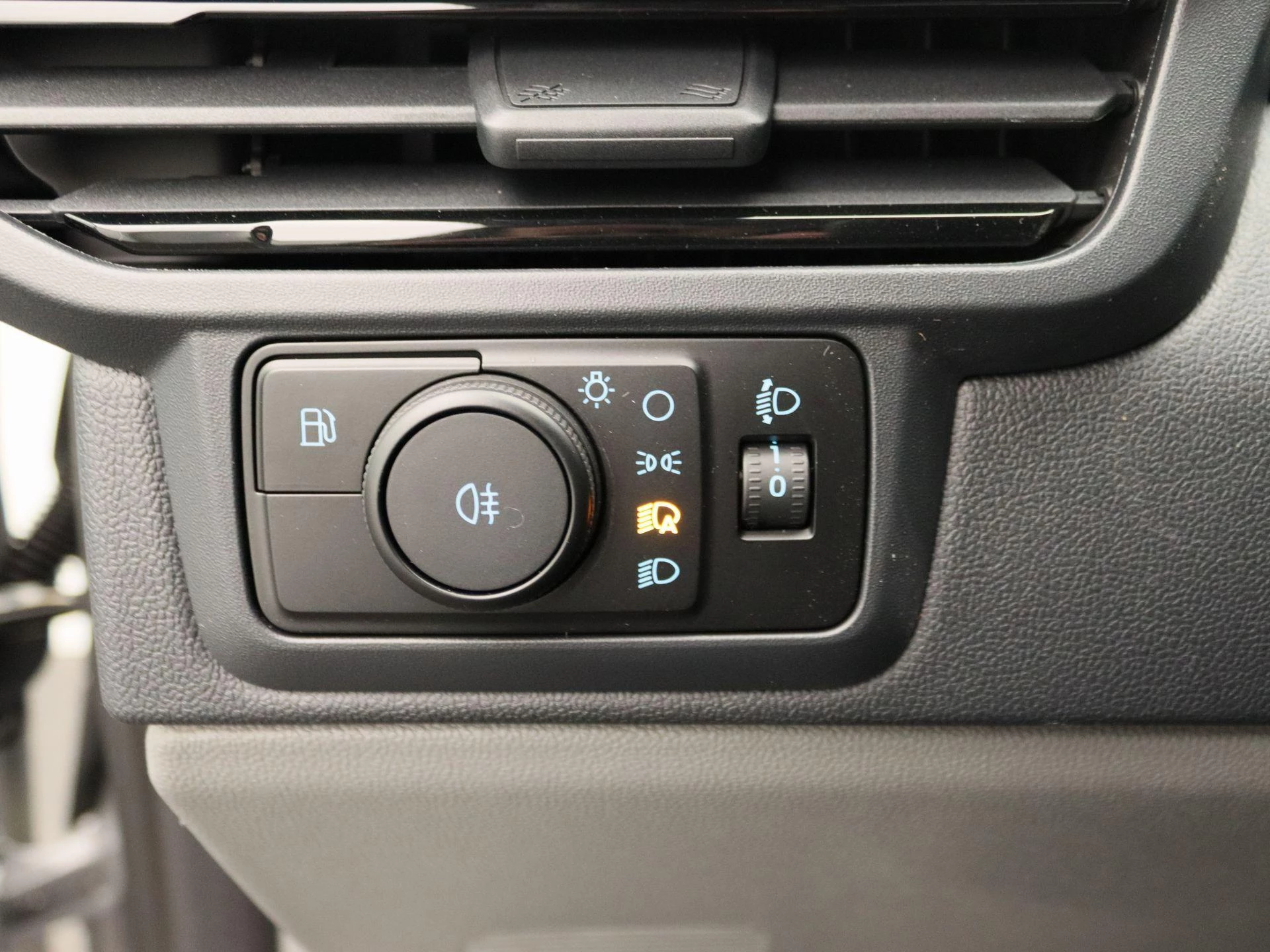 Ford-Transit Custom-image-16