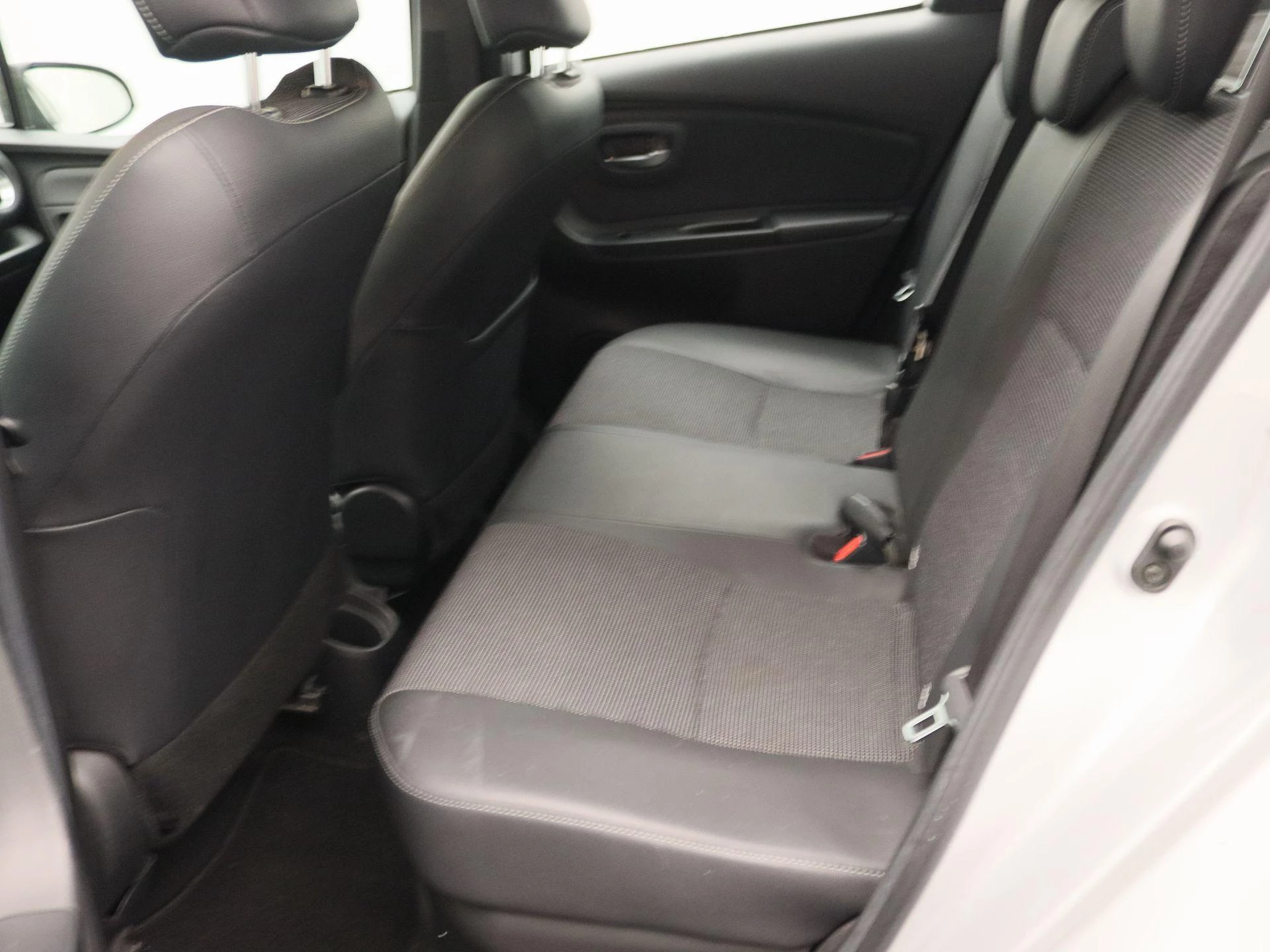 Toyota-Yaris-image-13