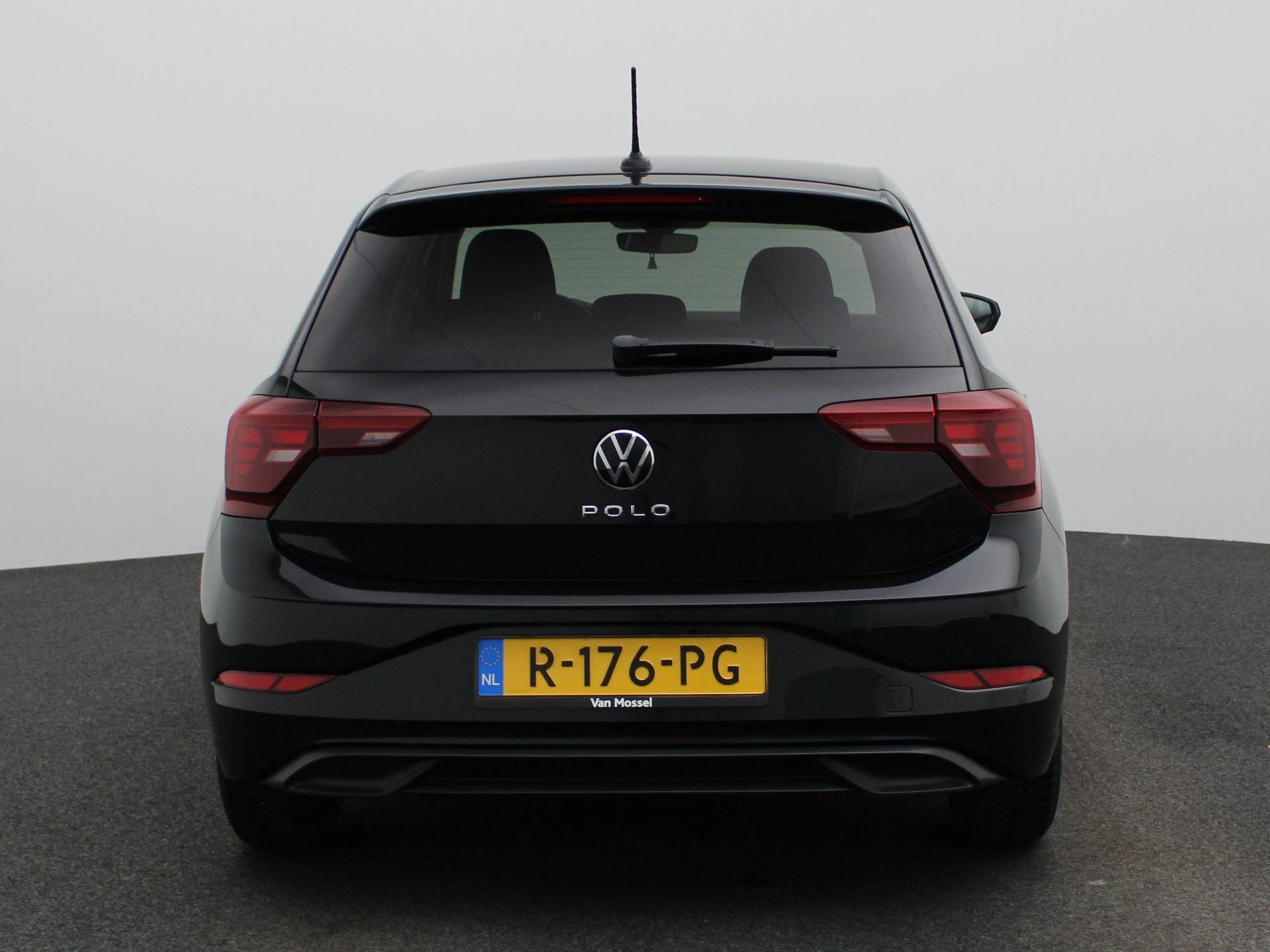 Volkswagen-Polo-image-4
