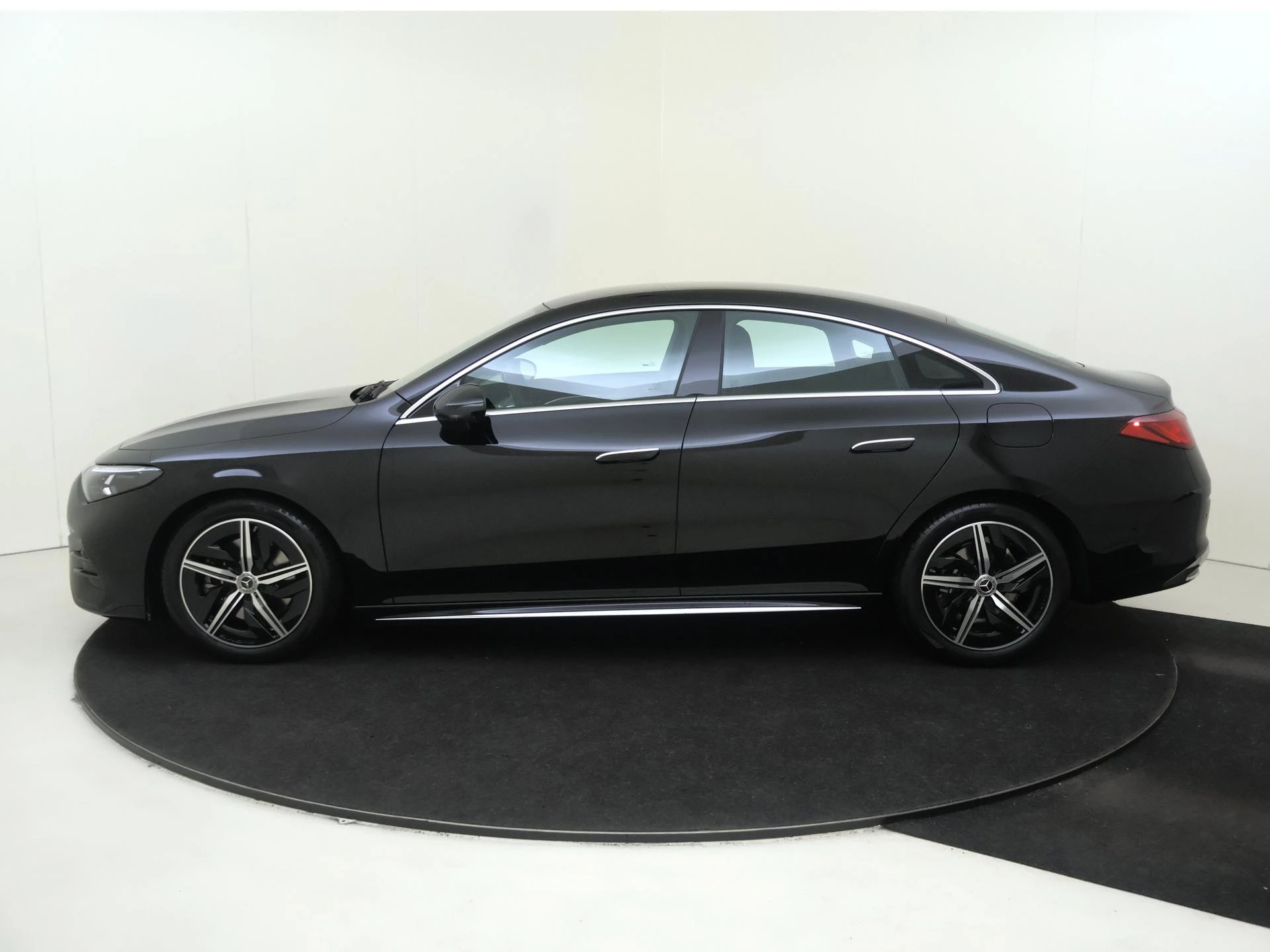 Mercedes-Benz-CLA-image-7
