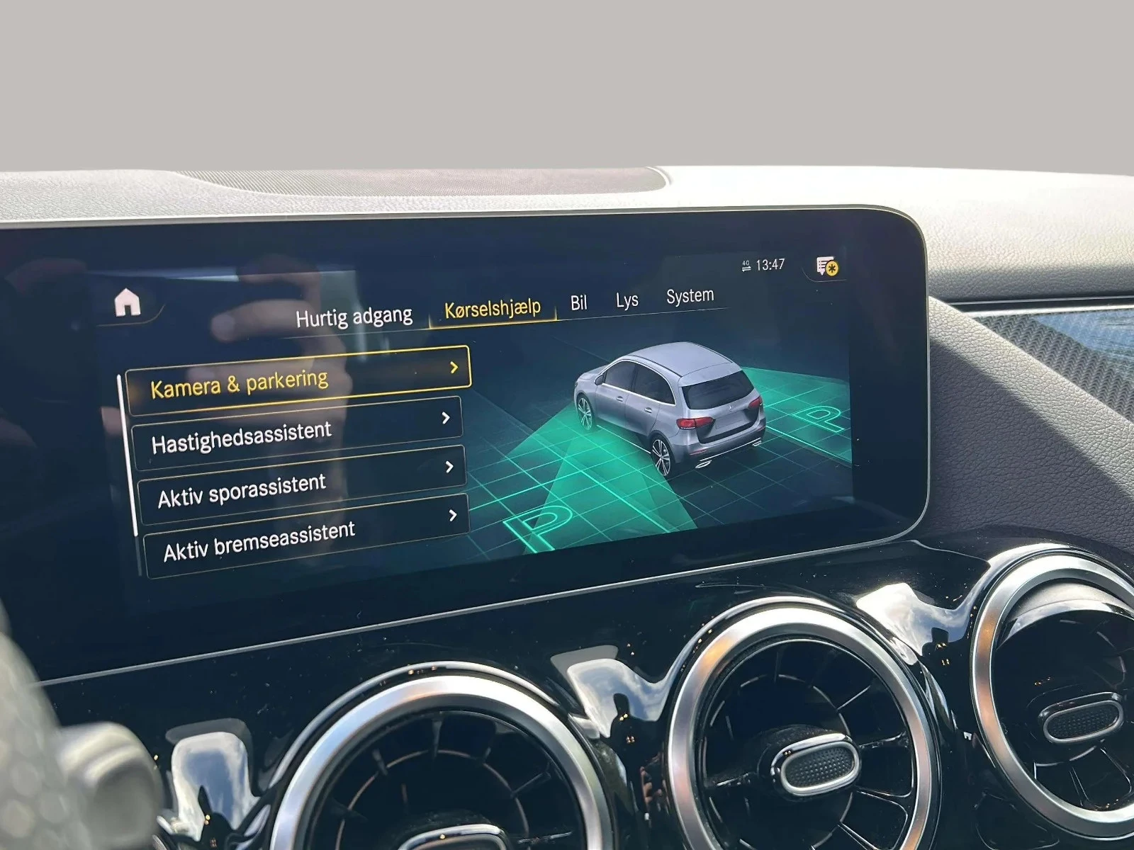 Mercedes-Benz-B-Klasse-image-16