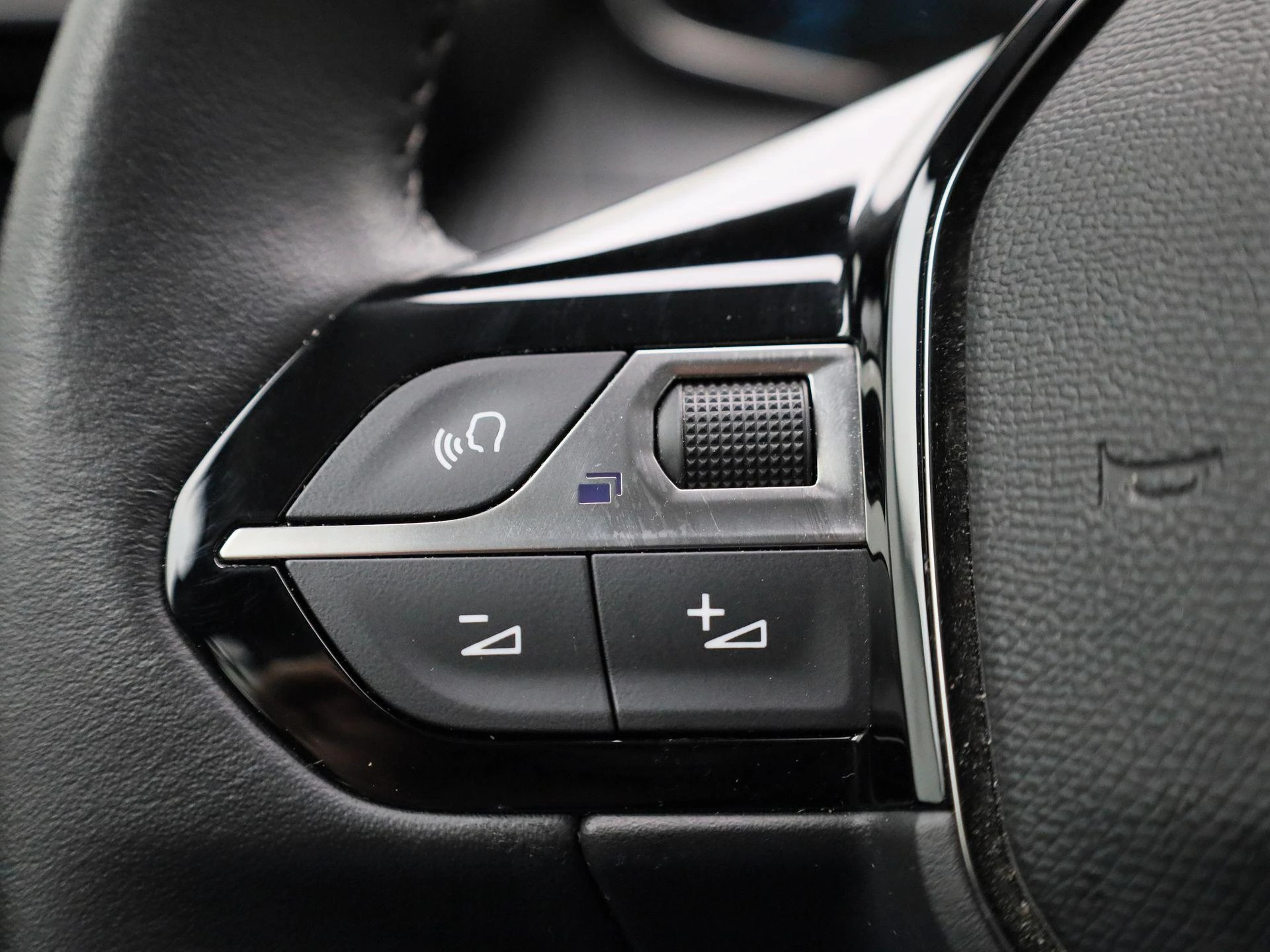 Peugeot-e-208-image-21
