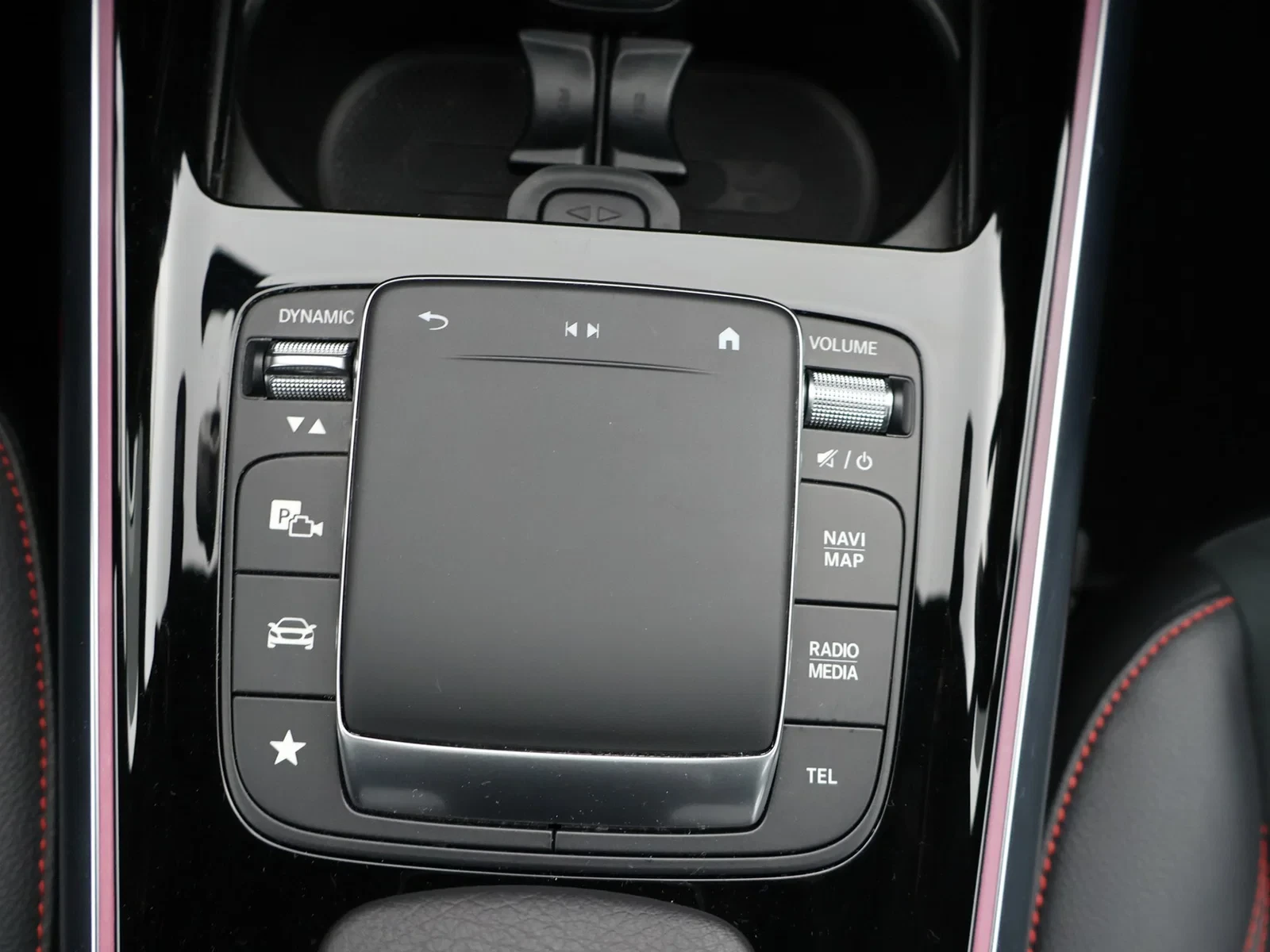 Mercedes-Benz GLA Classe (H247) AMG Line 163PK *AUTOMAAT*LEDER*ALCANTARA*CAMERA*PDC*CRUISE*APP-CONNECT*NAVI*KEYLESS GO*...*