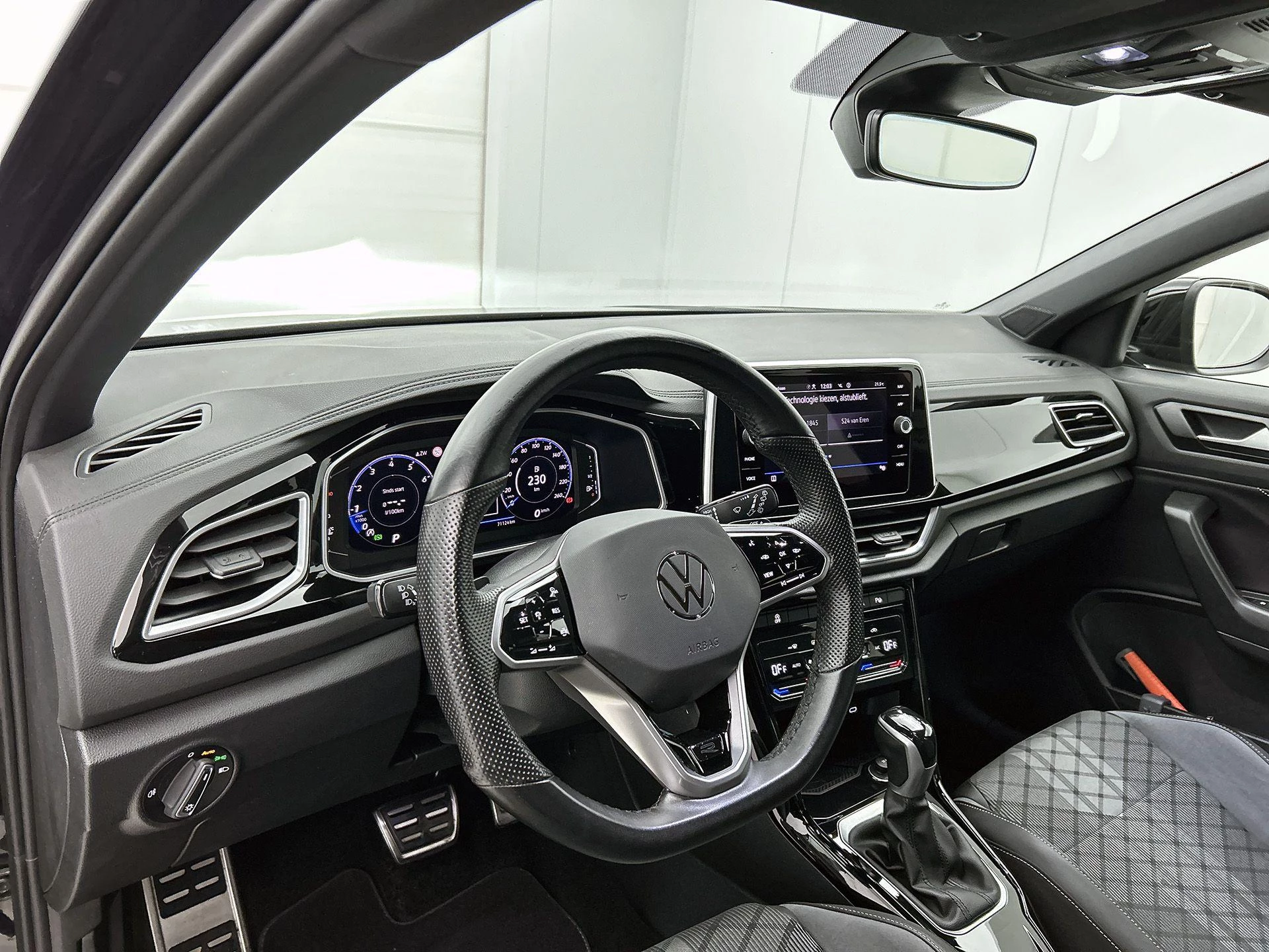 Volkswagen T-Roc 1.5 TSI R-Line | 150 PK |