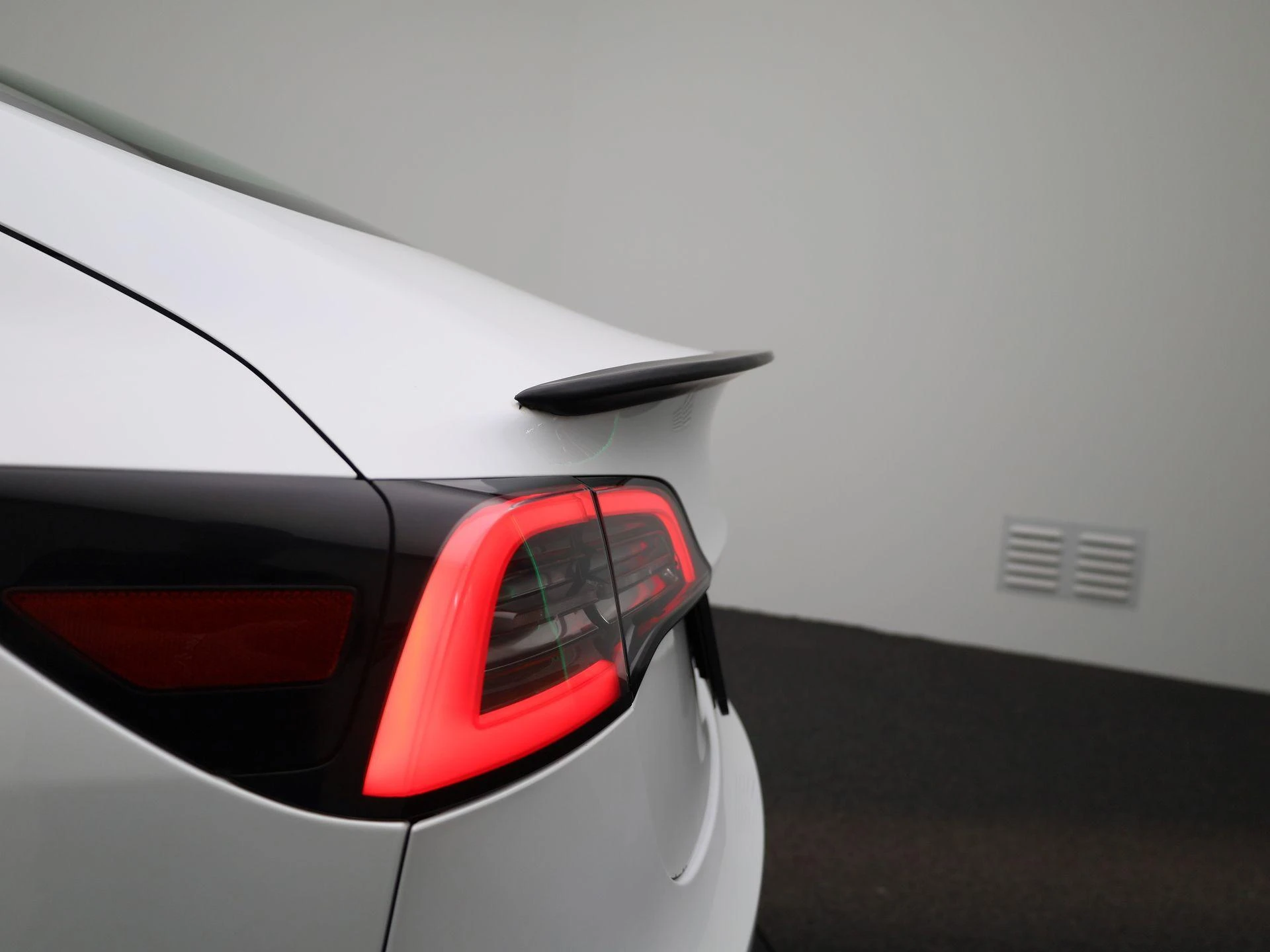 Tesla-Model 3-image-45