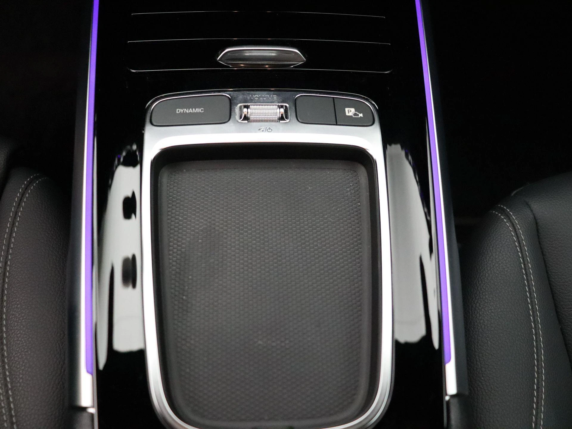 Mercedes-Benz-EQB-image-17